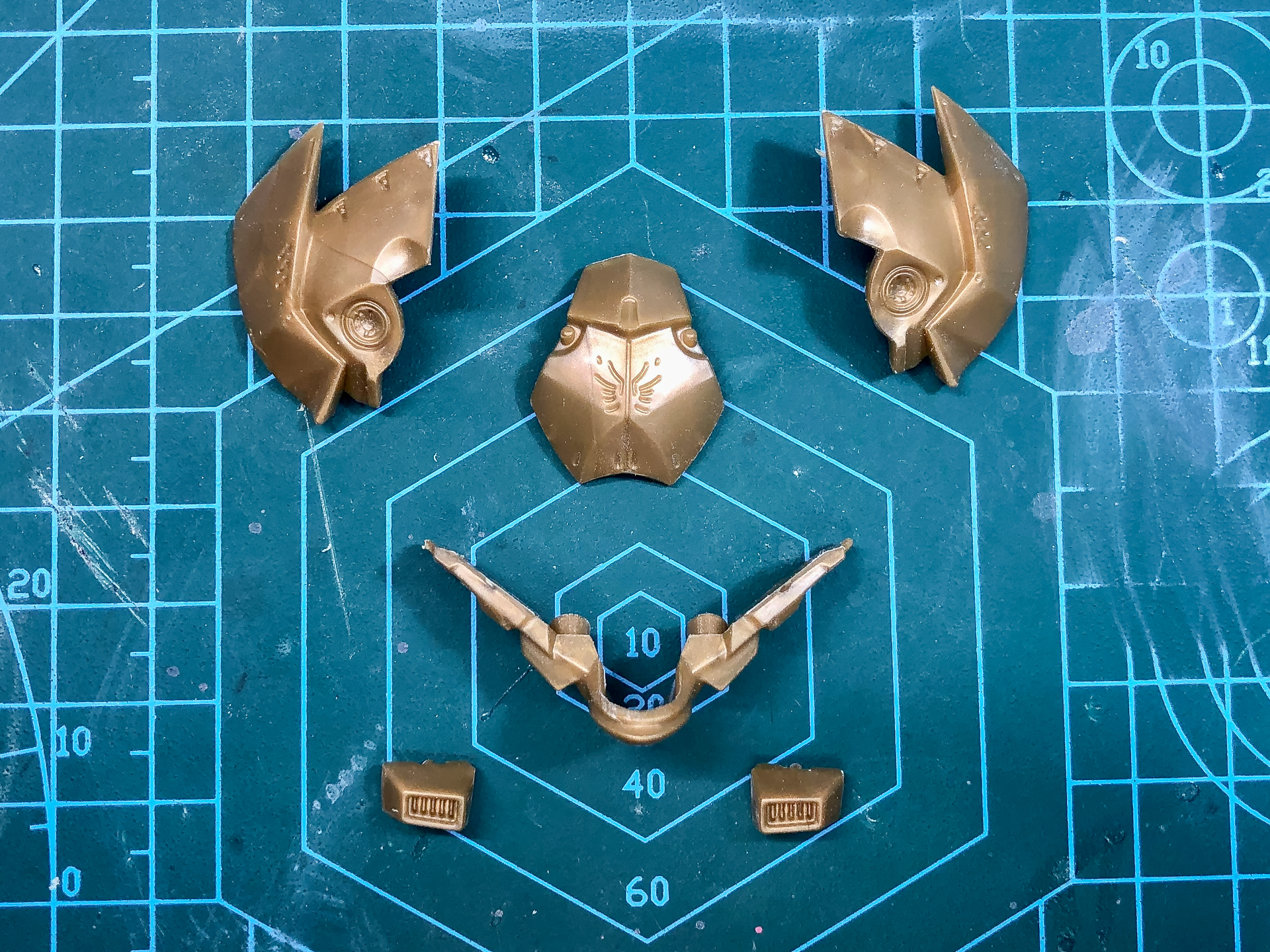 胸部外装パーツ。全6パーツにて構成されています。