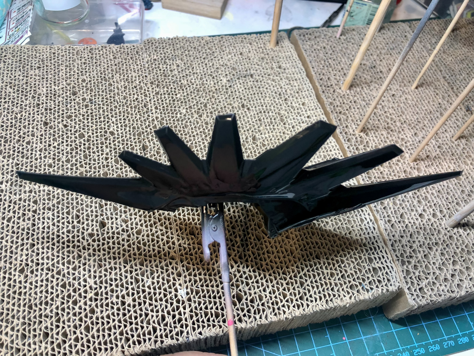 下地塗装後の頭頂部外装パーツ