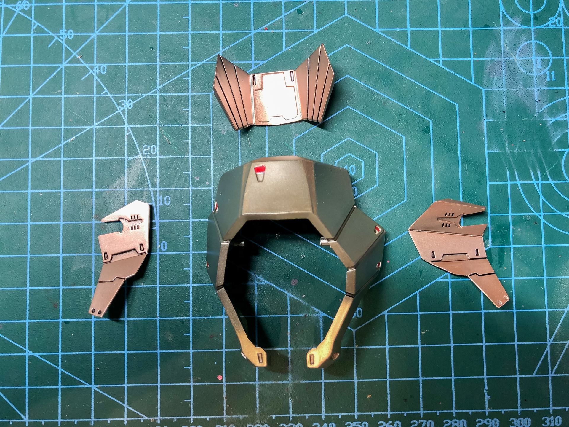 足首部外装パーツ。