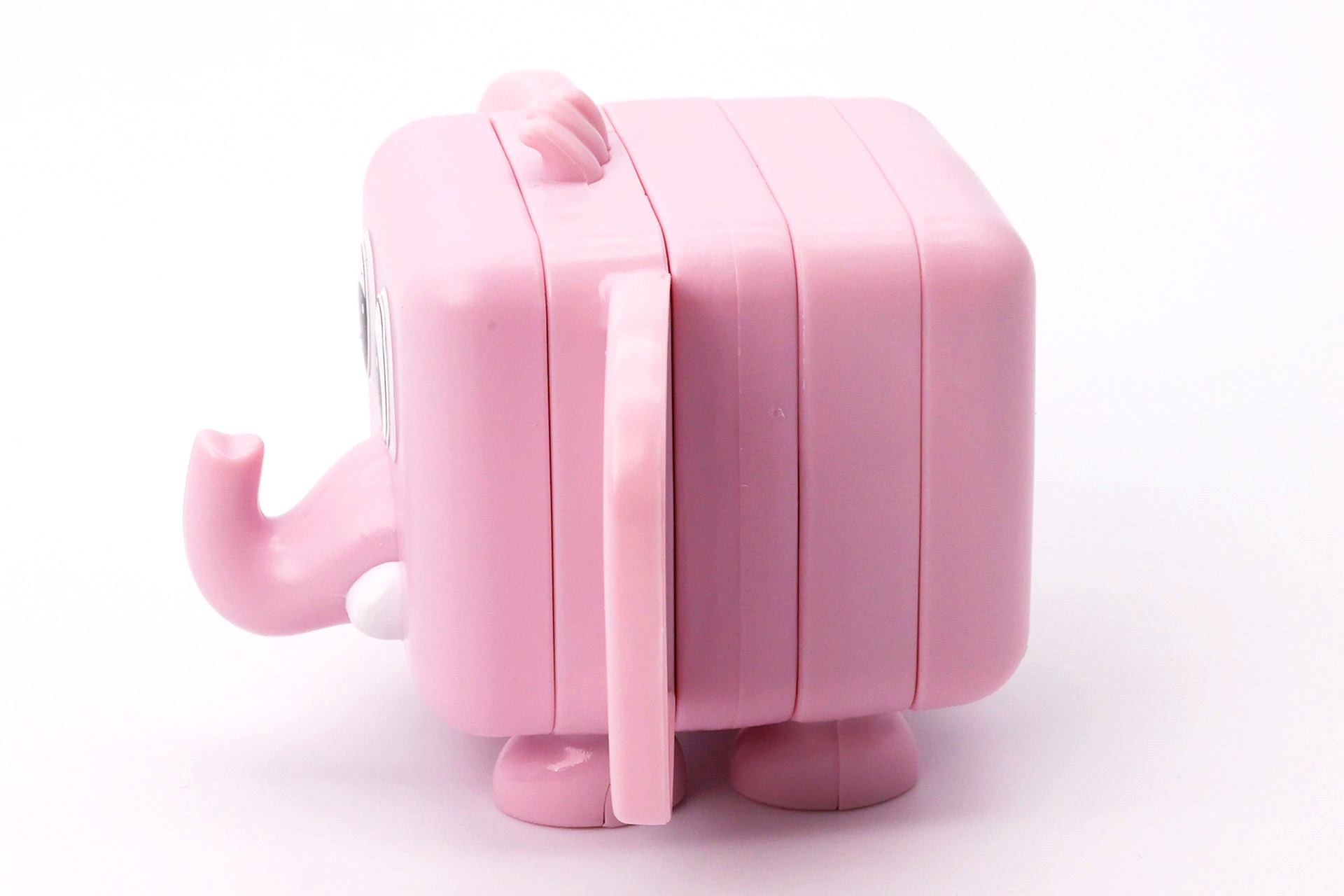 鼻は小さいが、横からだと意外なことに結構目立って見えるから不思議だ