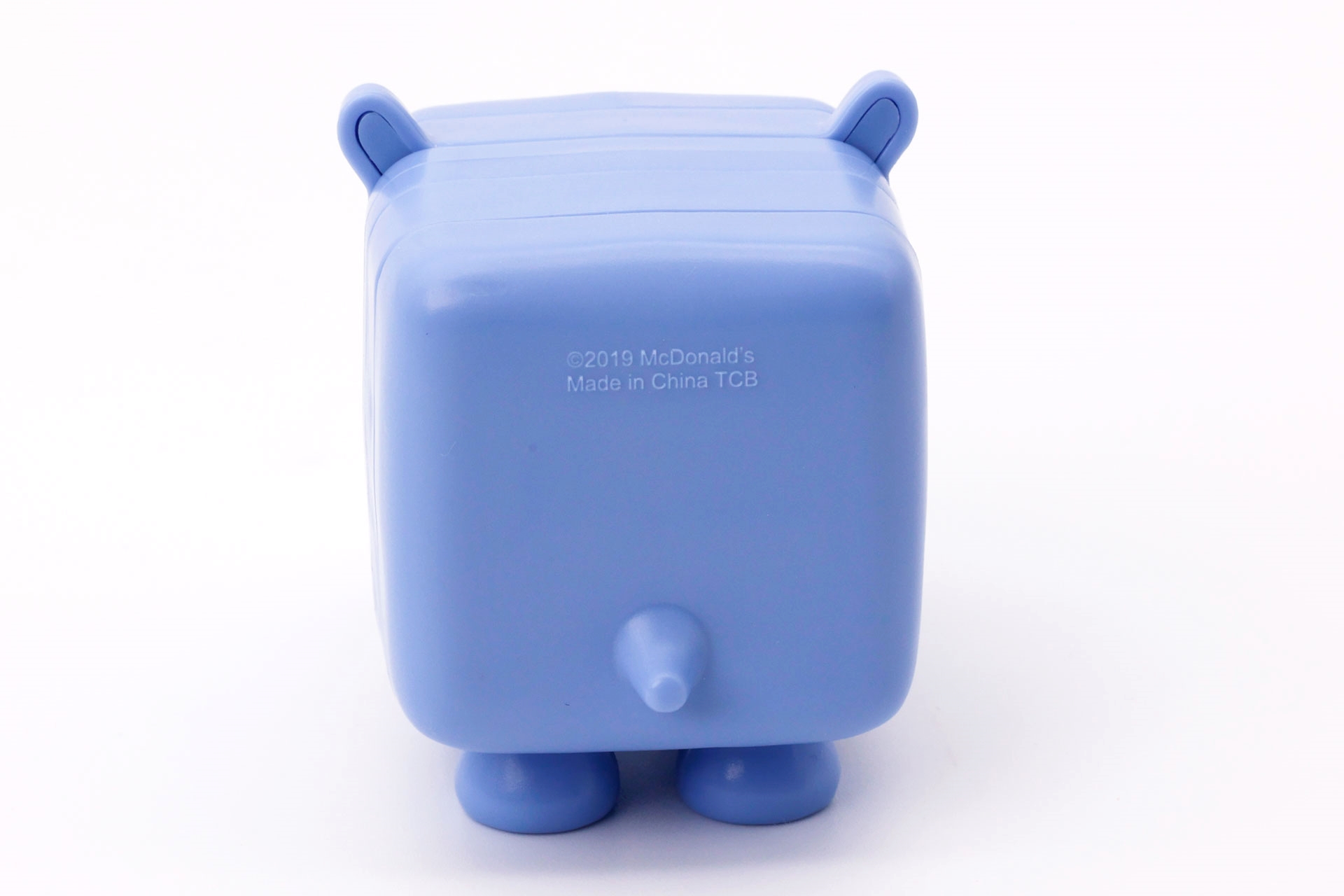 後ろ姿。しっぽは突き出たような感じだ。耳がよく見えるところもカバらしい