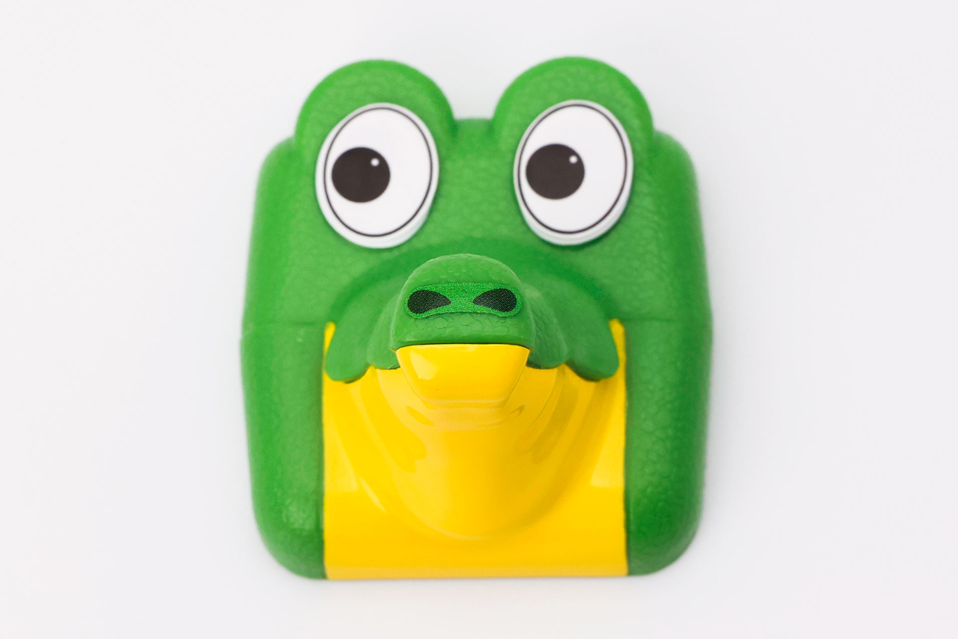 今回は目と鼻のところにだけシールを貼ってみた