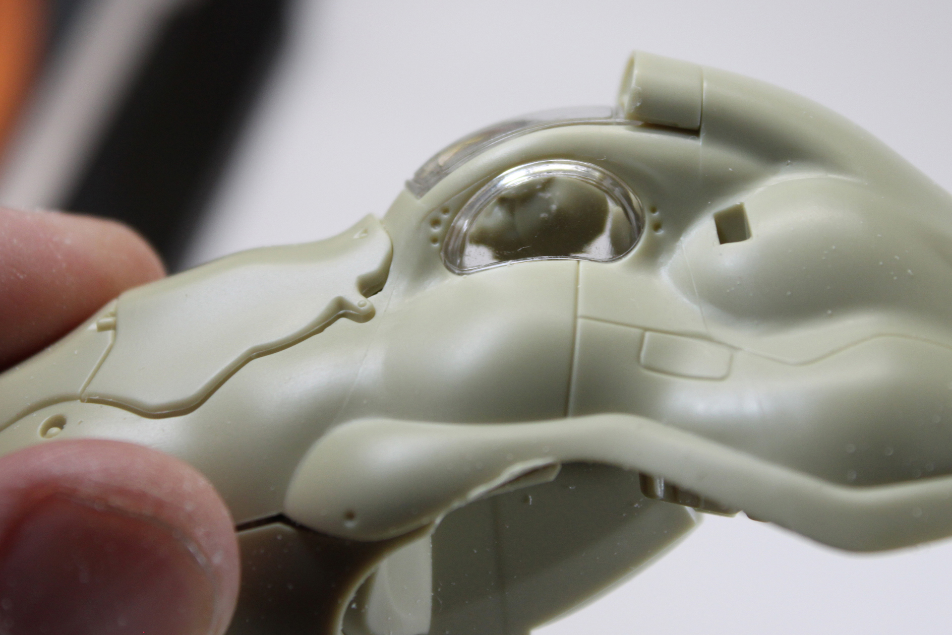 フロントガラスに頭突きしている感じだったのが、頭が後ろに位置するようになりました。よし！