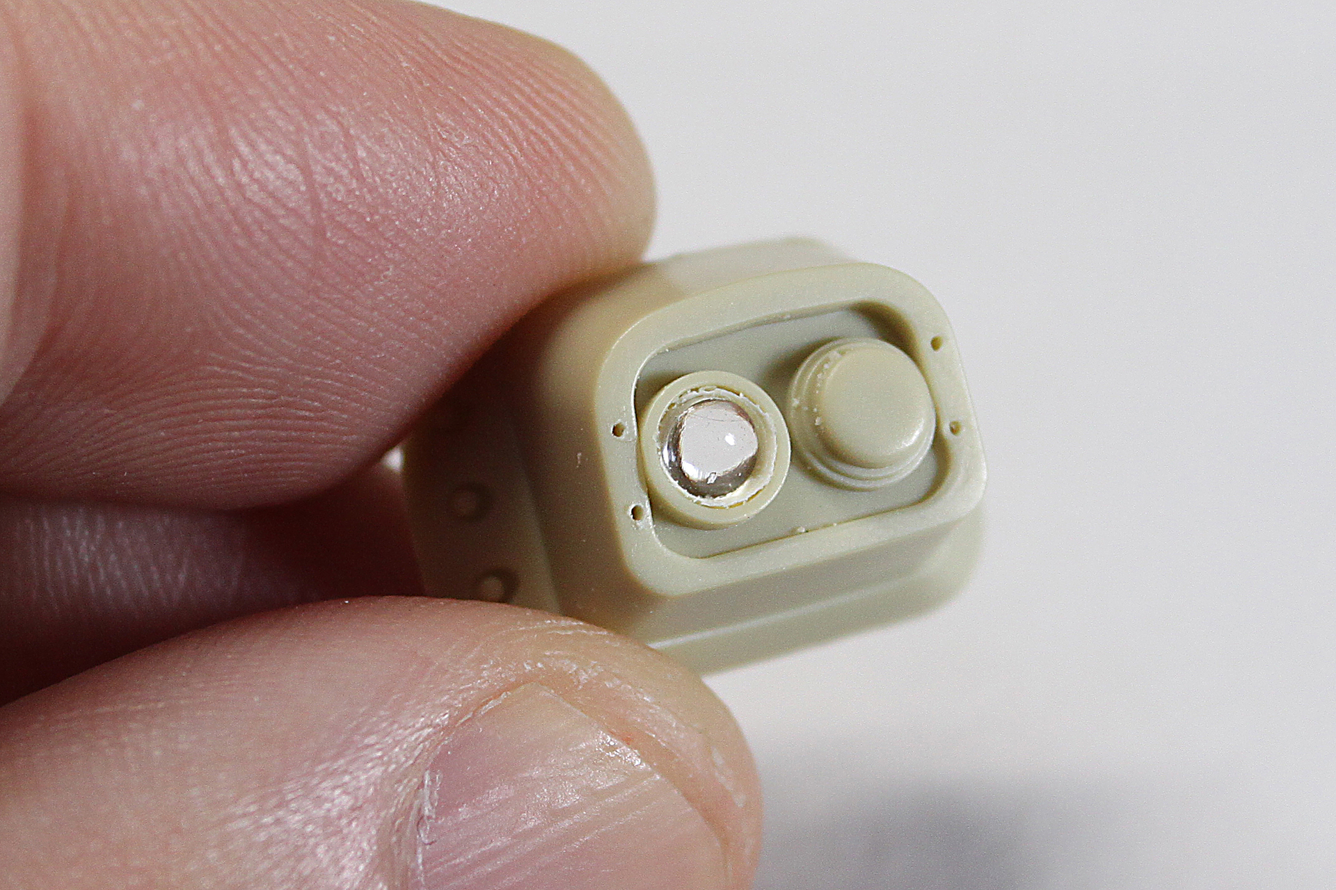 H・アイズをカポッとかぶせました。穴がちょっと汚いのは見なかったことにして先に進めようかな