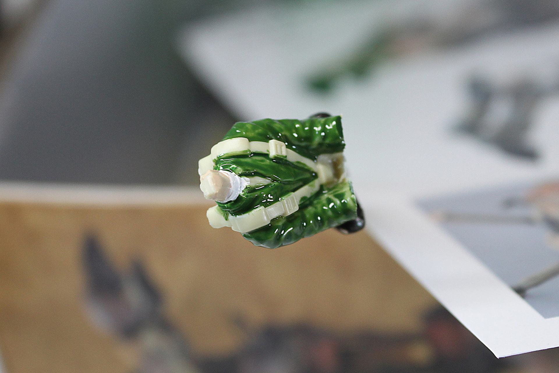 緑色の服にしてみました