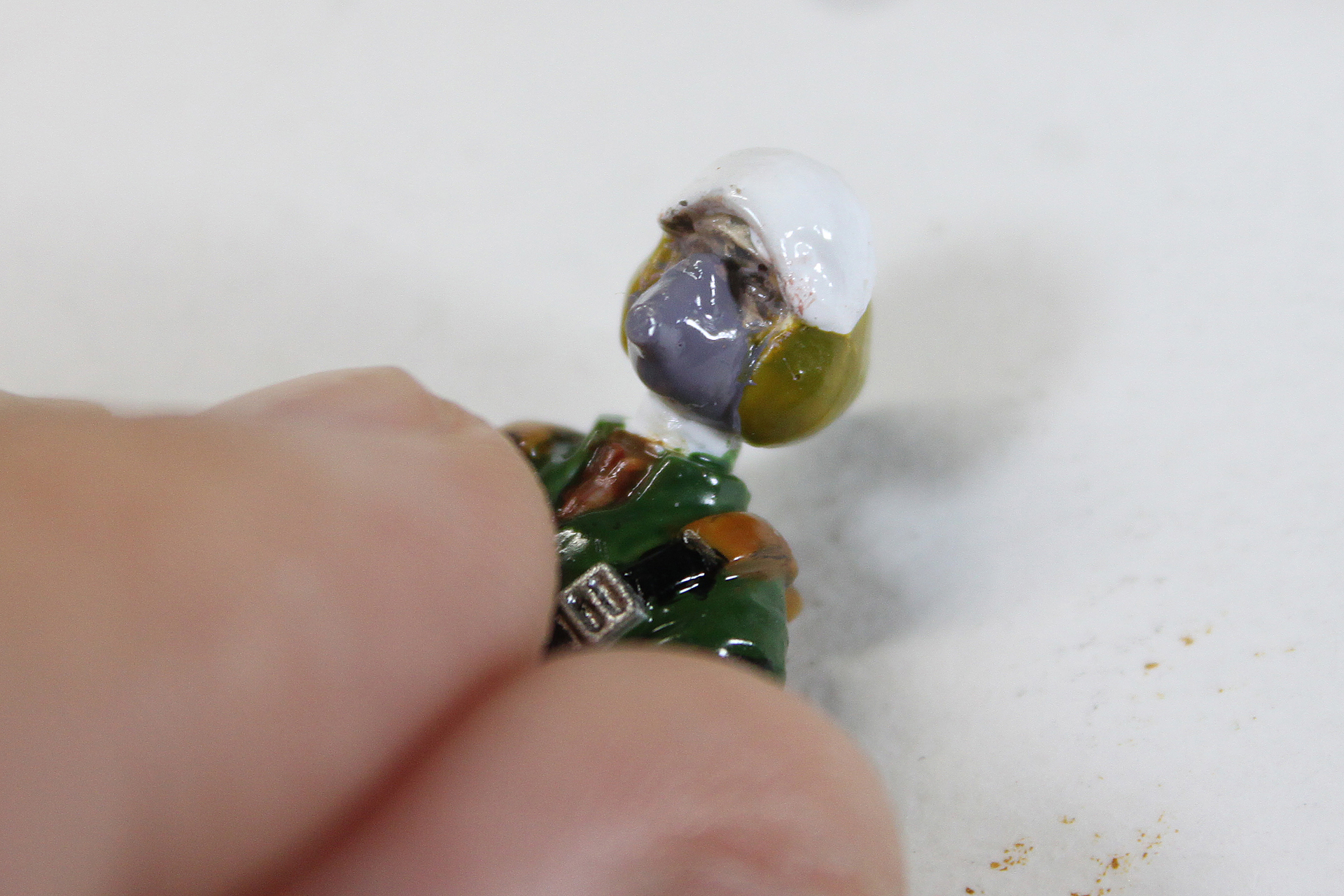 ヌチャッと。結構ドイヒーな結果になりましたが、拭き取ればどうにかなるでしょう。というか、そもそもそんなに見えない箇所なので、この程度で