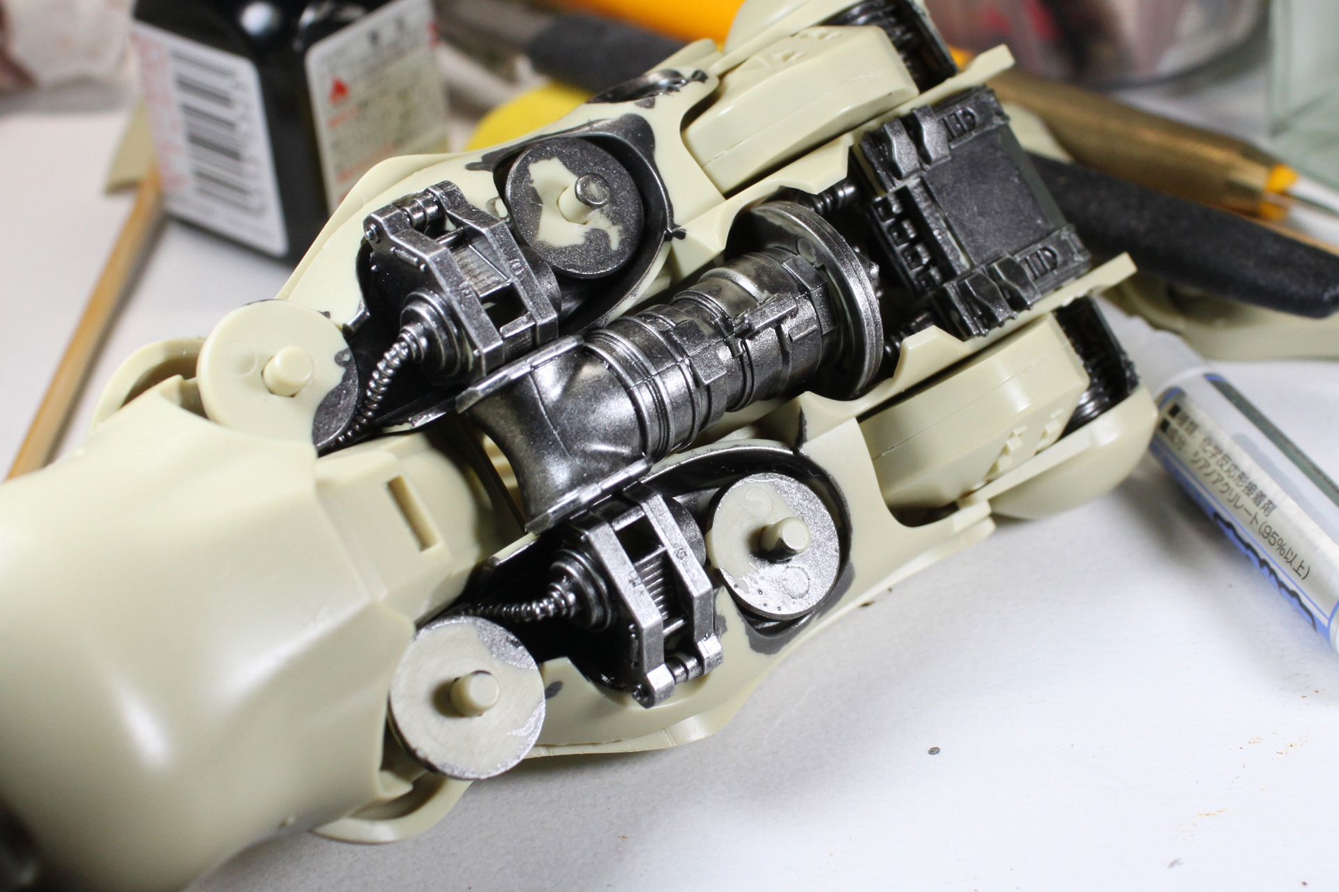 これを下部に配置すれば、一気にメカっぽくなりました。