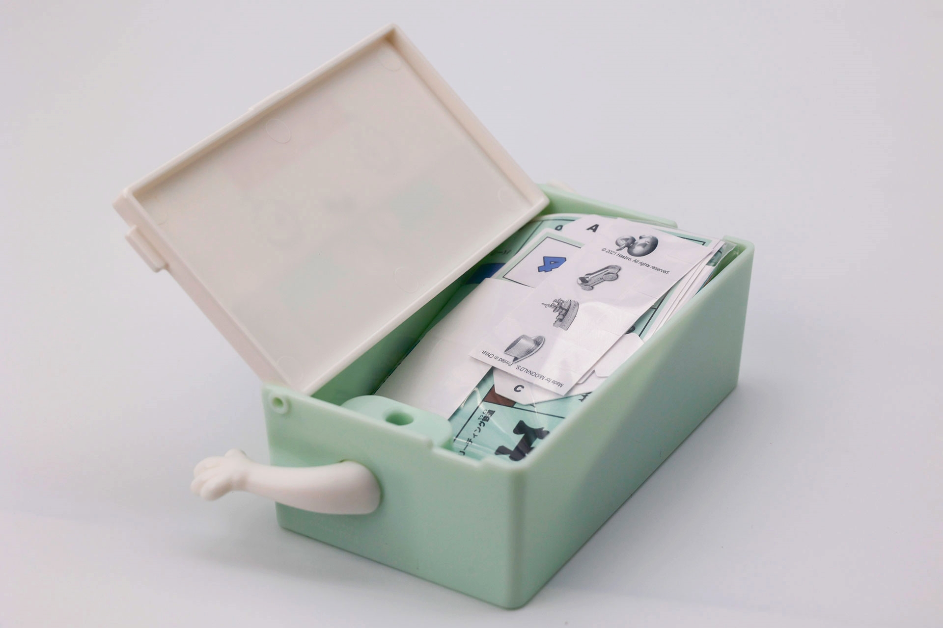 こちらが蓋を開けたところ。中からシートなどを取り出して準備しよう
