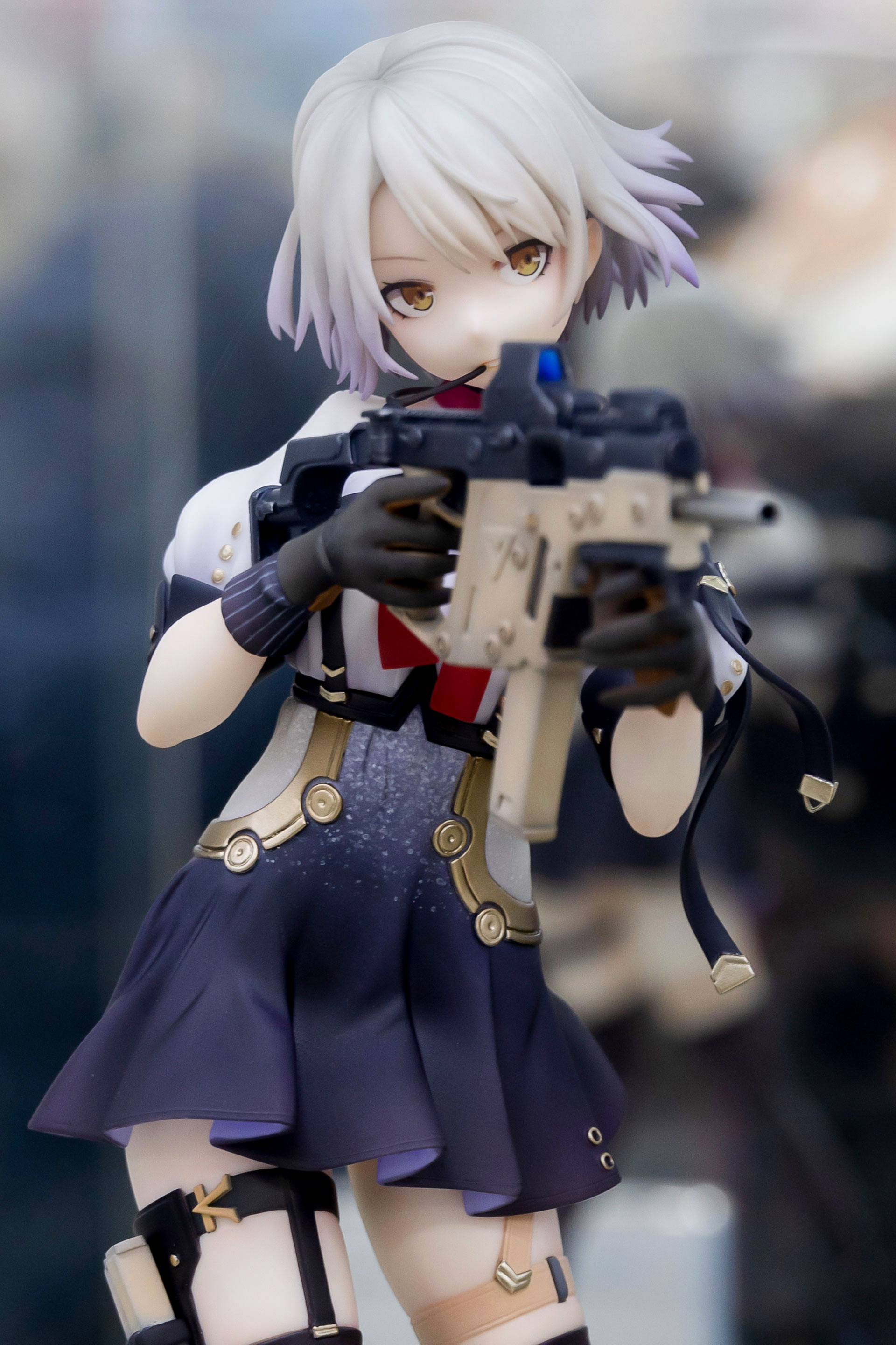 身体をくねらせた、なんともいえないこの立ち姿も素晴らしい。