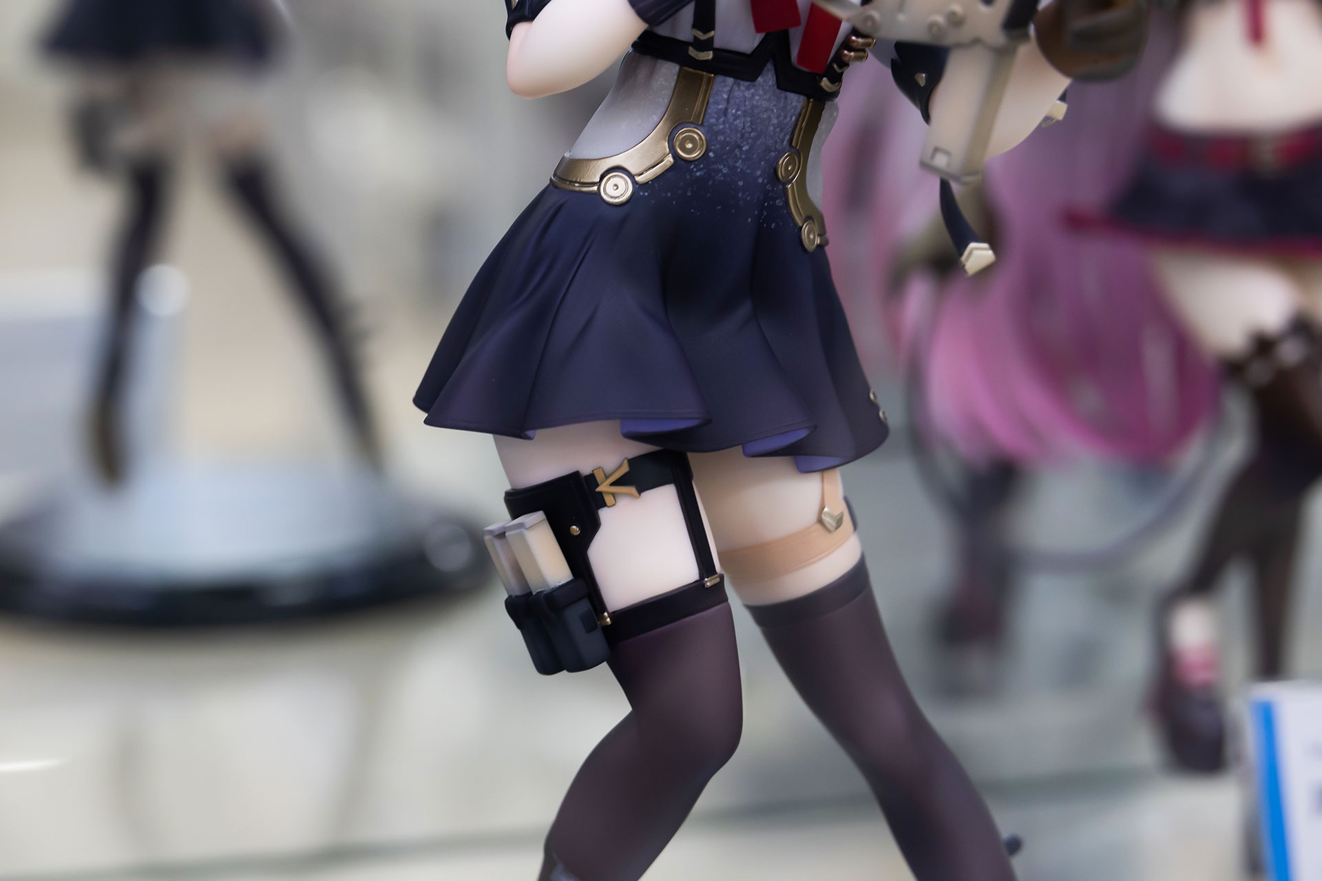 太ももには、予備の弾丸もしっかりと装備されている。