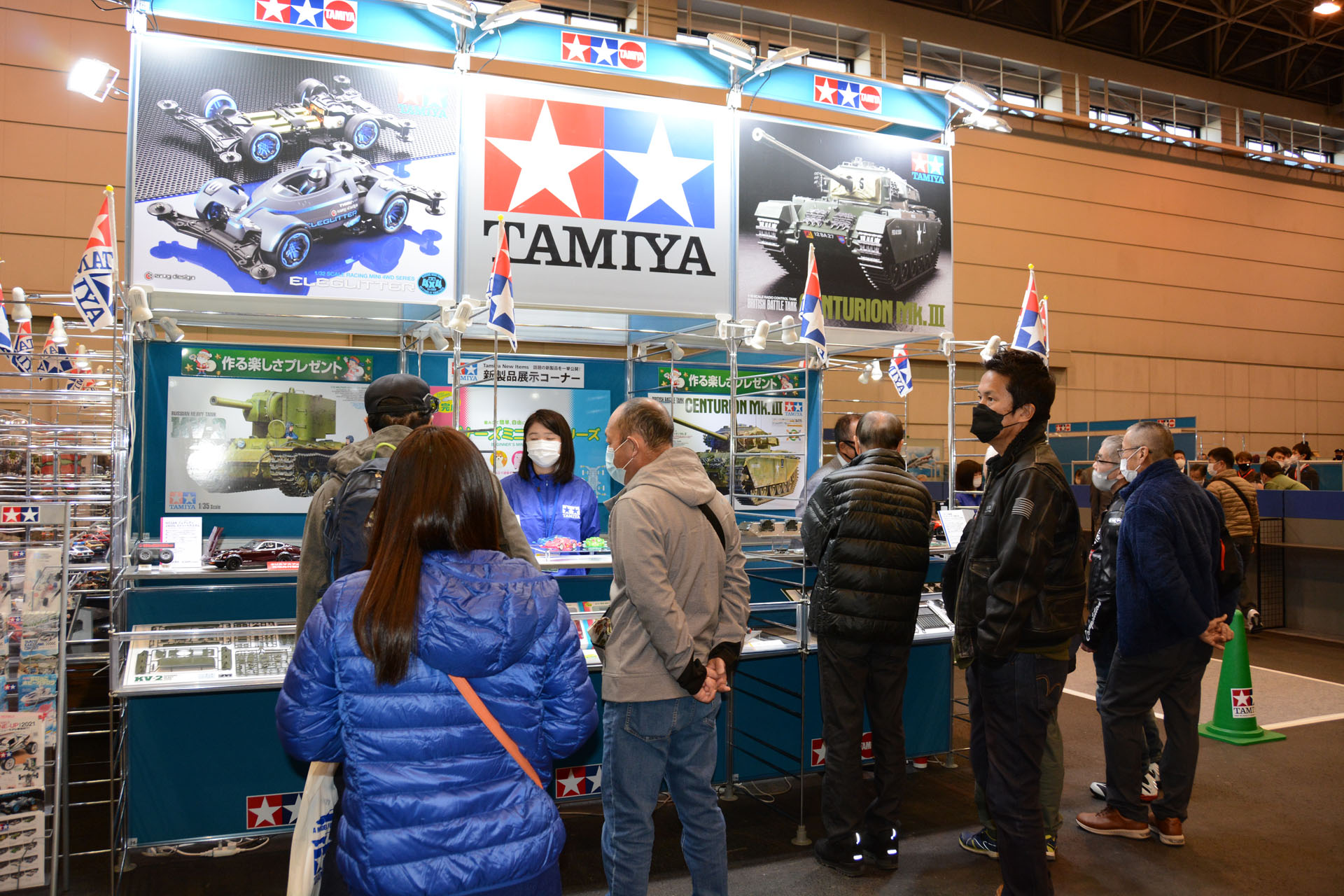 ミニ四駆は会場で購入し、製作した上で走らせることができる。自分の愛車を持ち込むのも、レンタルもアリだ。RC体験など、体験コーナーが充実している