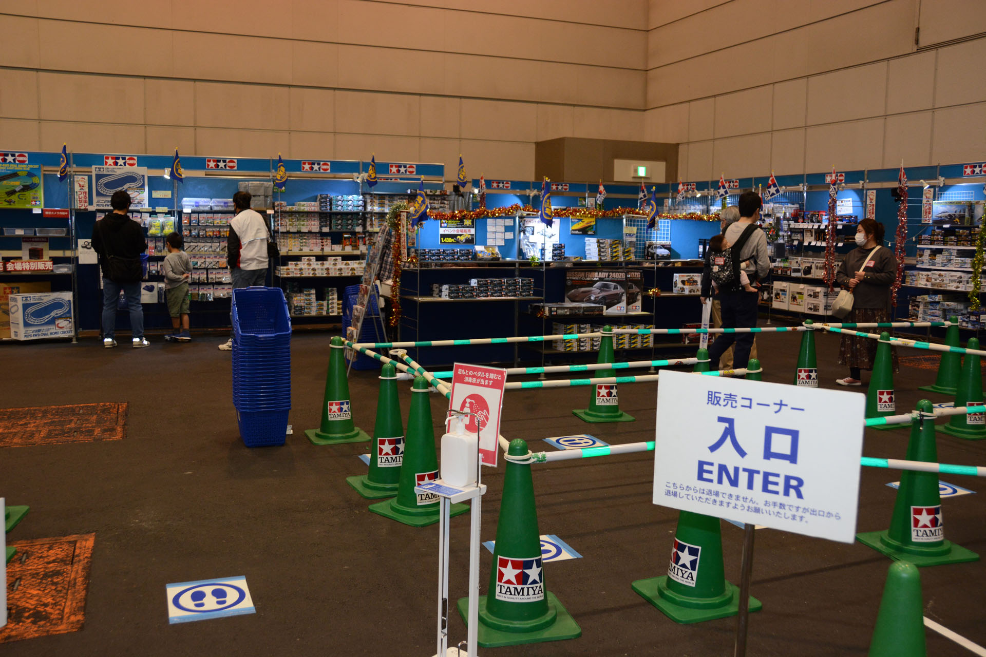 物販は工具やTシャツなど商品が充実