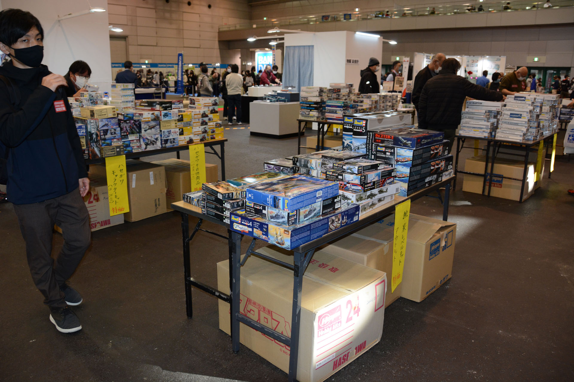 新商品展示と販売が中心のハセガワブース。新商品に関しては別項で取り上げたい