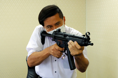 次世代MP5 電動ガン インタビュー】「次世代電動ガン MP5」に「ガスブロAKM」！ デカ広報