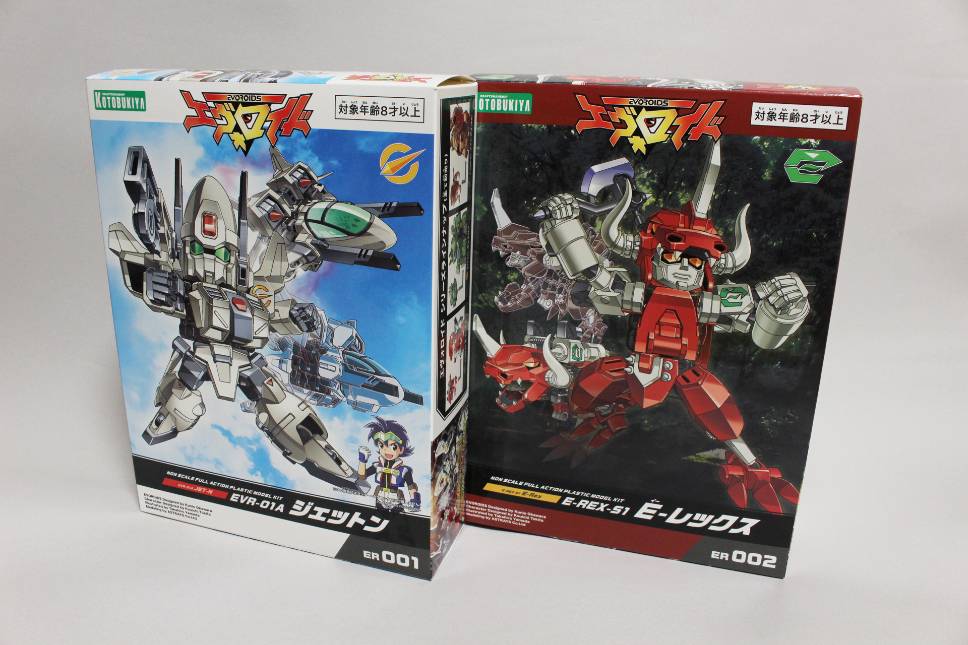「エヴォロイド」の「ジェットン」と「E-レックス」パッケージ。縦向きで組み箱を採用している。前者にはパイロットのランの姿も描かれている