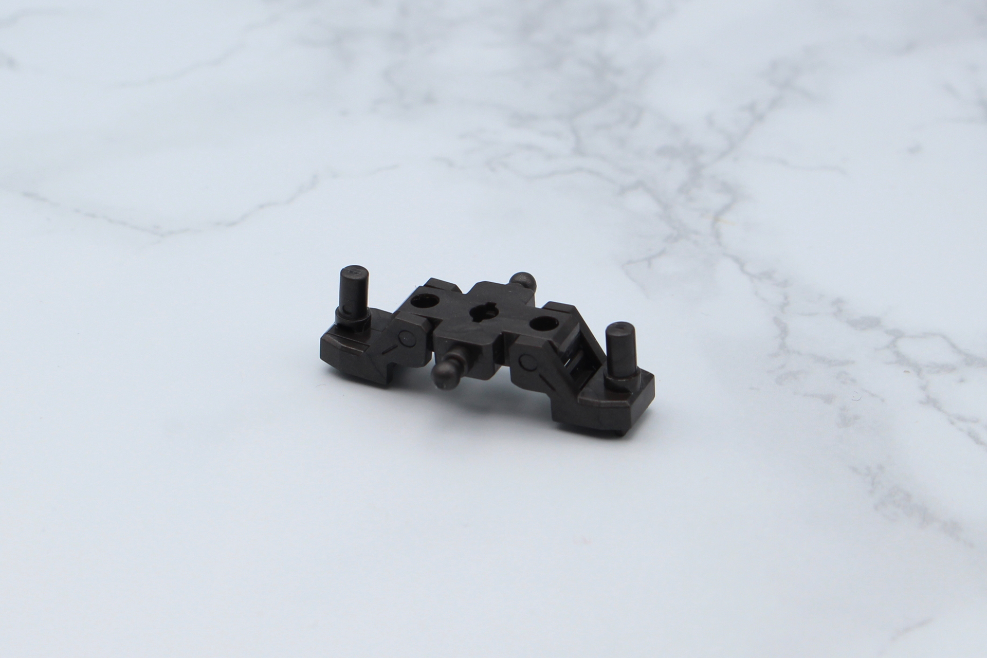 完成した腰のフレーム。左右を閉じると……