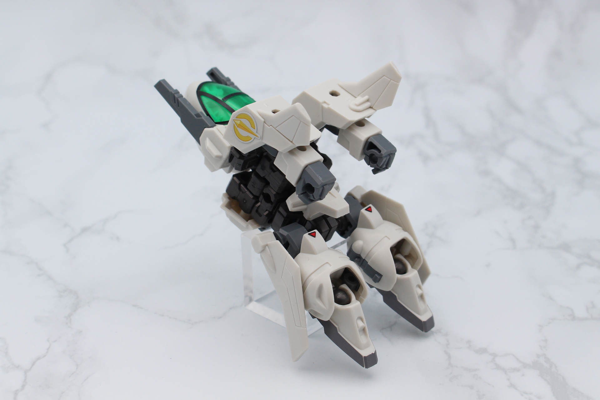 腰を180度回転させて、腕を下に向ける