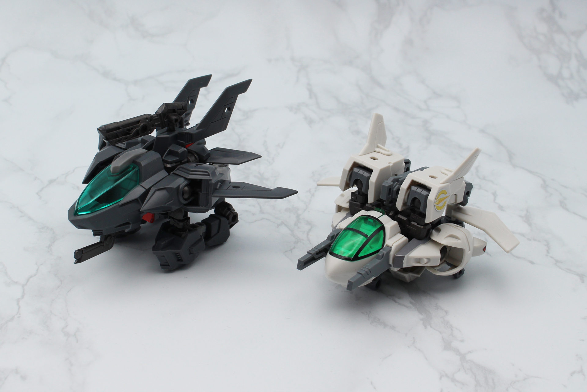 発売済みのプログレスボディとの比較。ジェットンのほうが一回り小さい