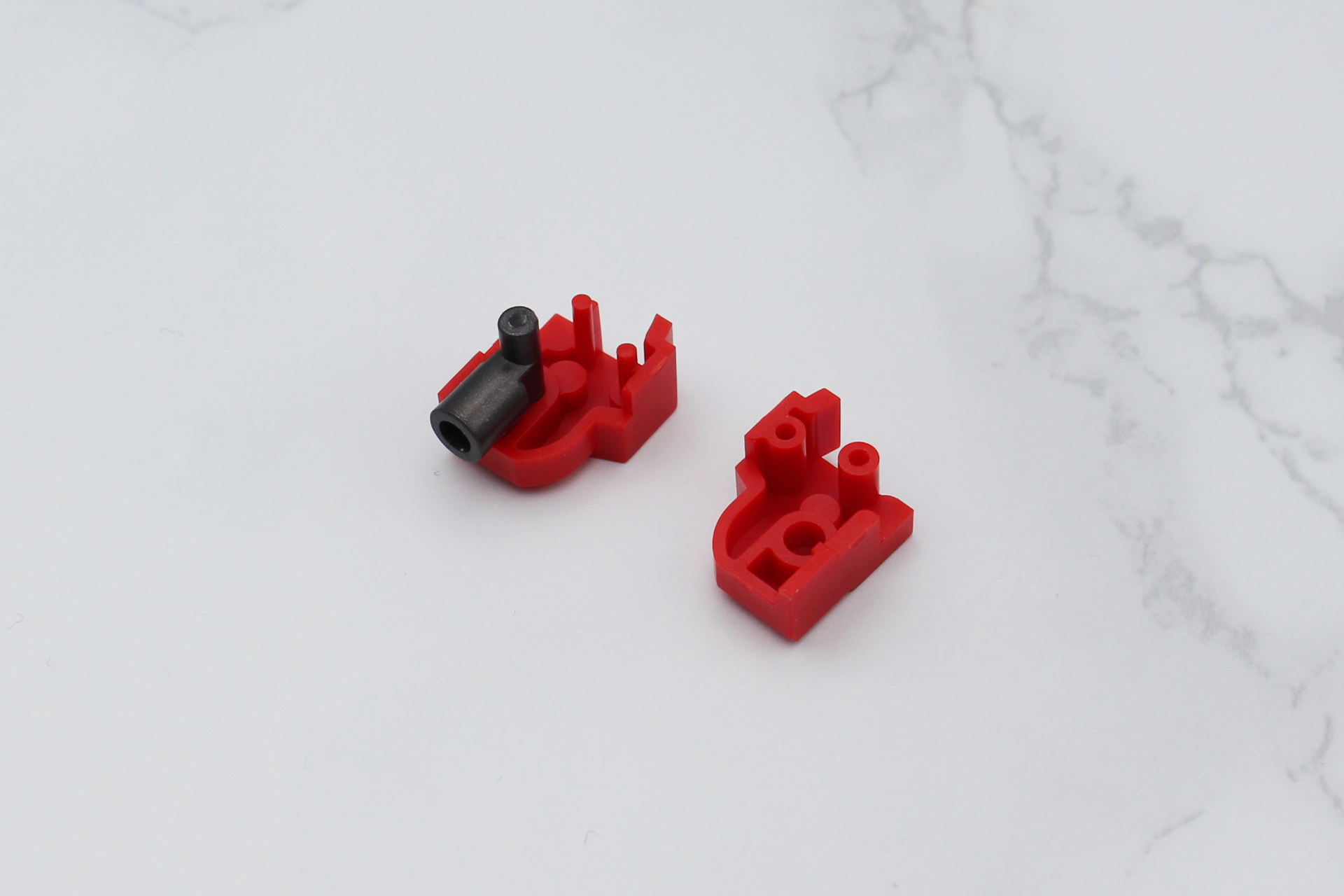 E-レックスの組み立て。ジョイントを内蔵した後頭部を組み立てる