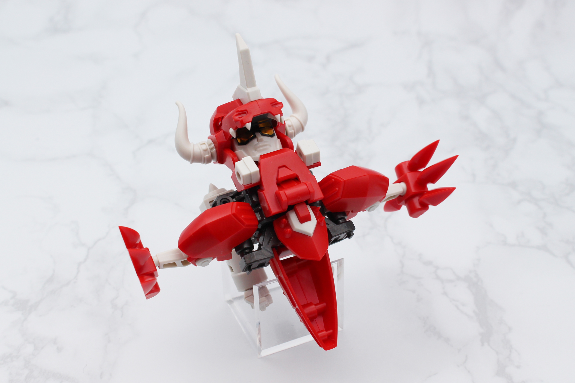 シッポを下げて脚を腰フレームごと左右に開く