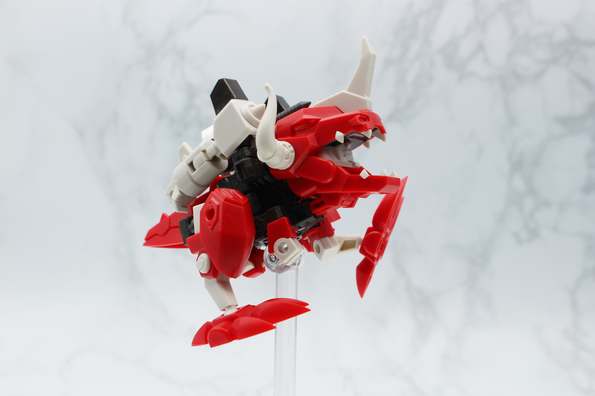 コトブキヤのニューフライングベースの他、3mm径ジョイントのスタンドが使用可能。写真では他社のものを使っている