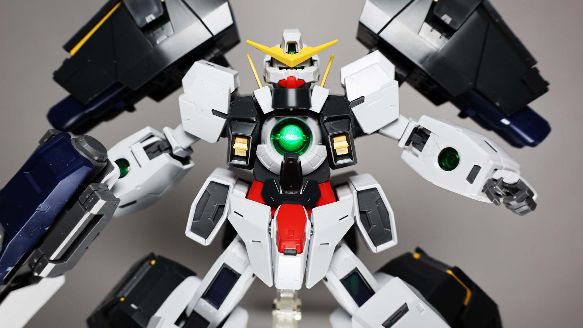 巨大な“GNバズーカ”、“GNキャノン”が迫力満点