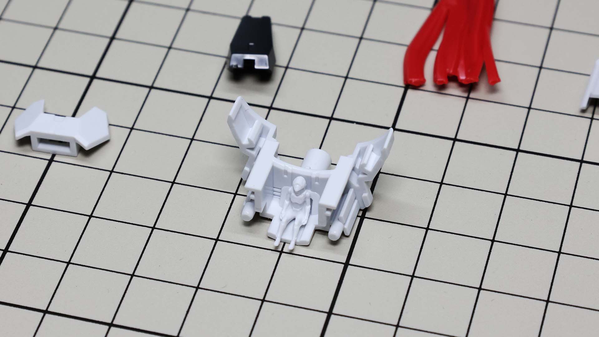 コクピットは内側をダークグレーで塗ると雰囲気良くなると思います