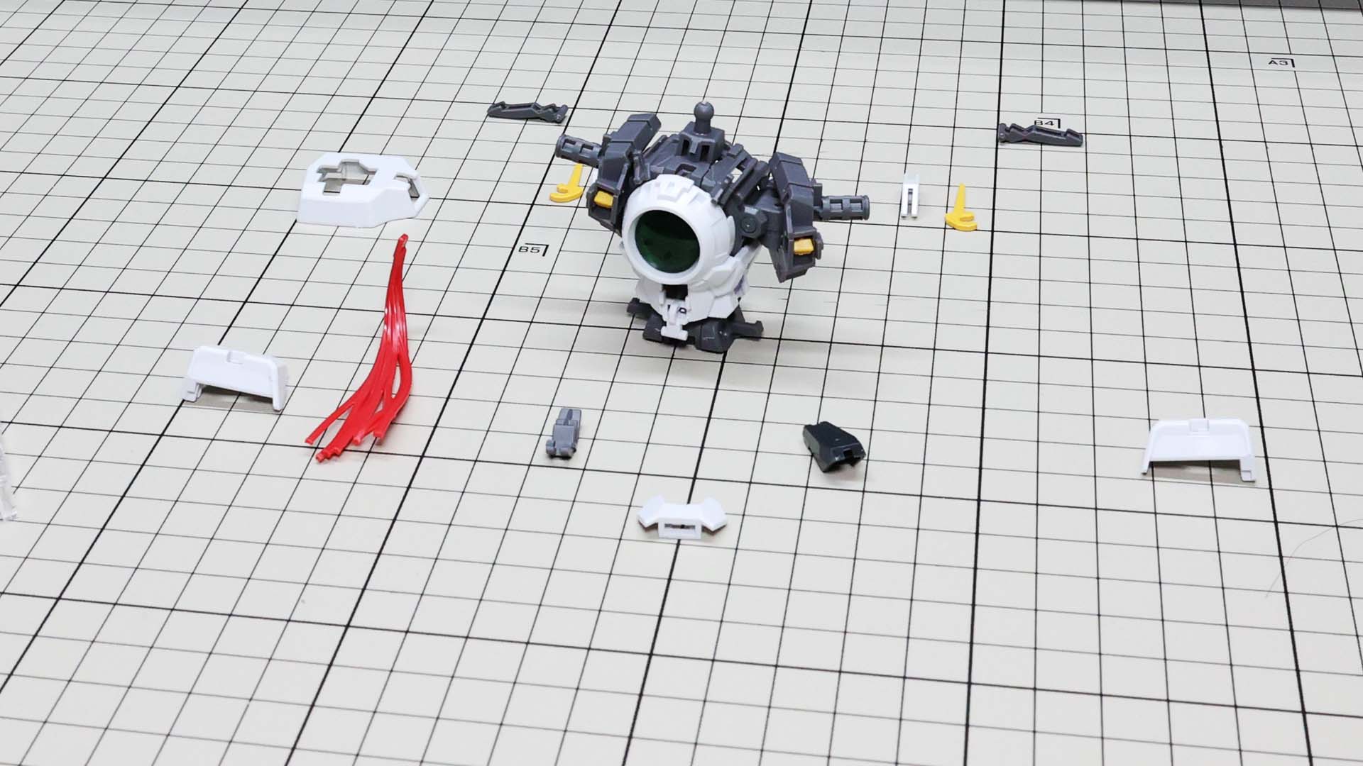 肩のメカフレームを組み付けてもだいぶ動けますね