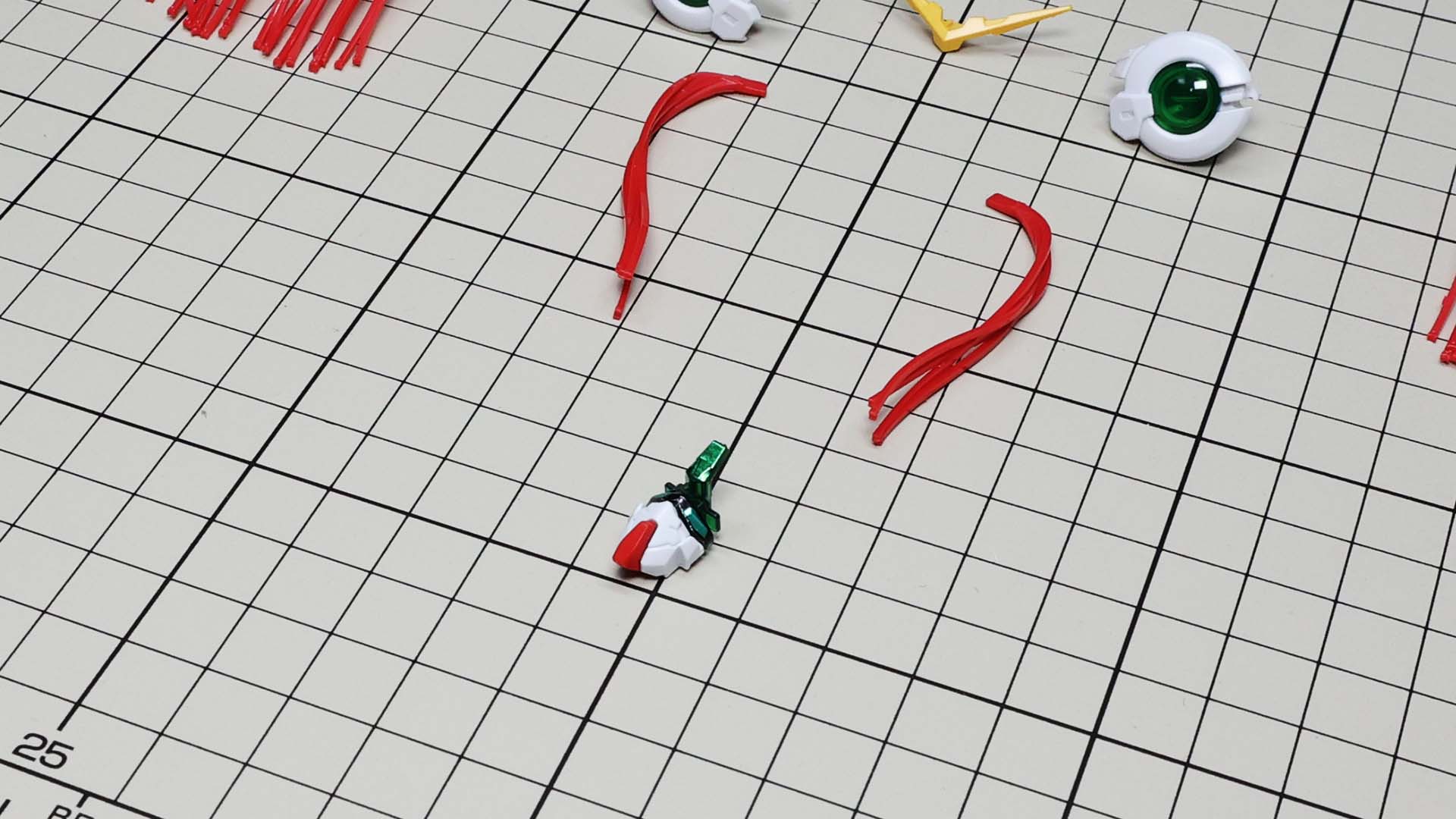 ツインアイと頭頂部カメラのシールも貼りやすいと思います