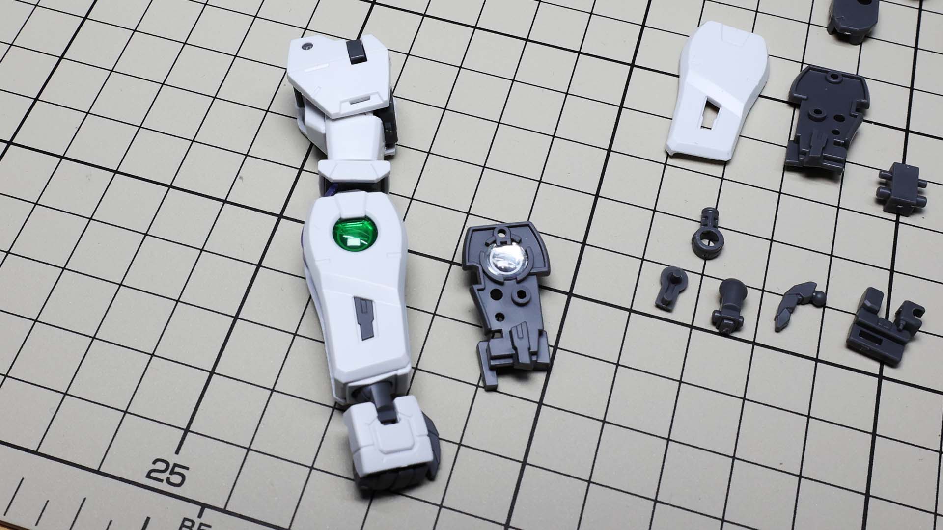 レンズ2枚とともに外装で封印します