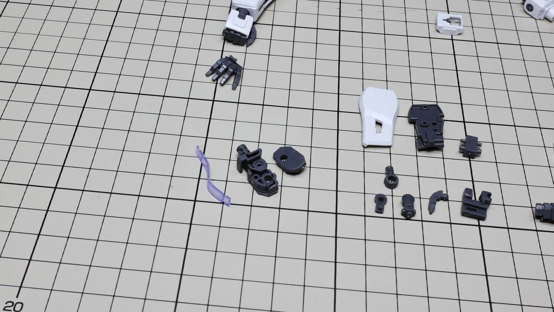 ホログラムシートは最初に若干折り曲げておくとよいです