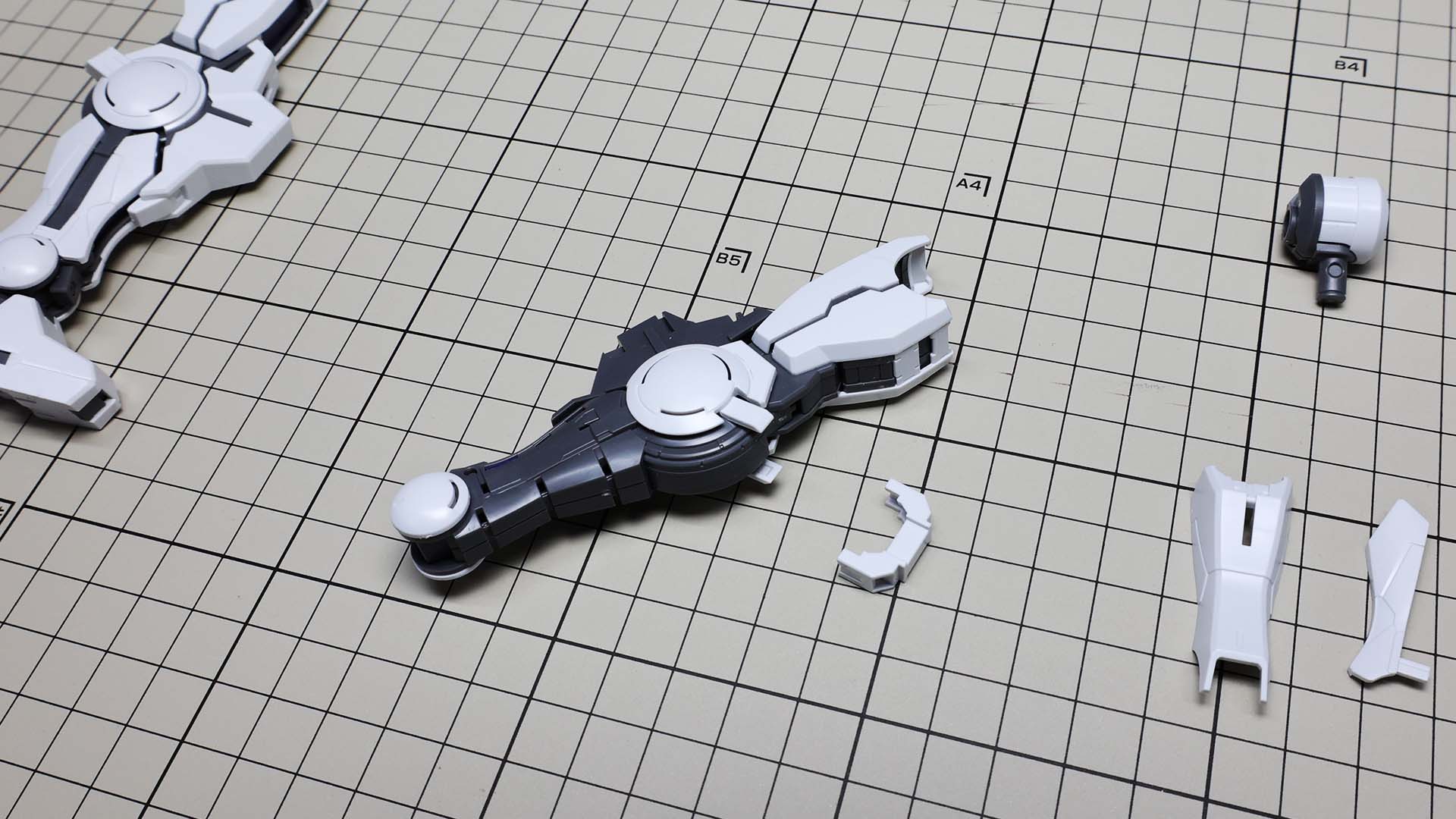 膝部の外装は回転させられます