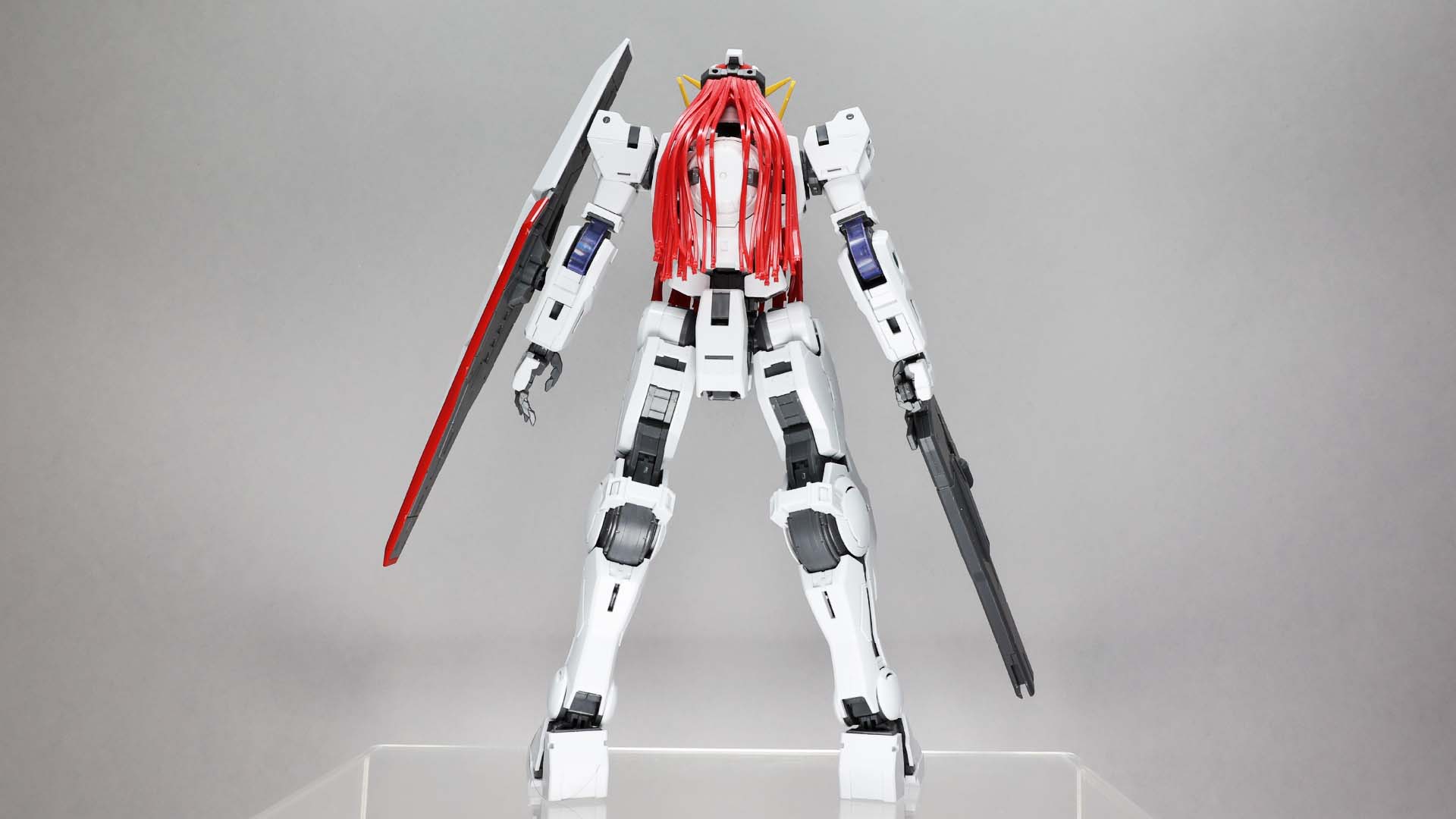 最終決戦ではGNビームライフルとGNシールドを装備