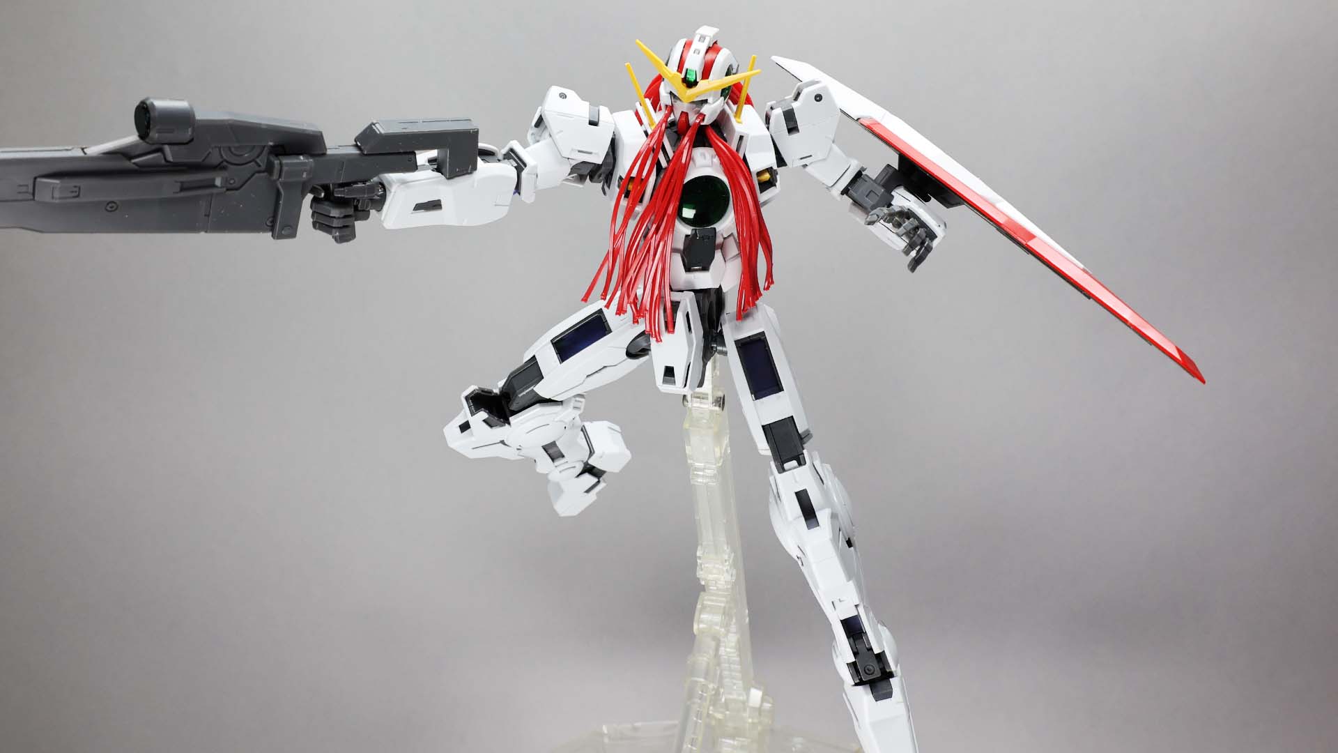 最終決戦ではGNビームライフルとGNシールドを装備