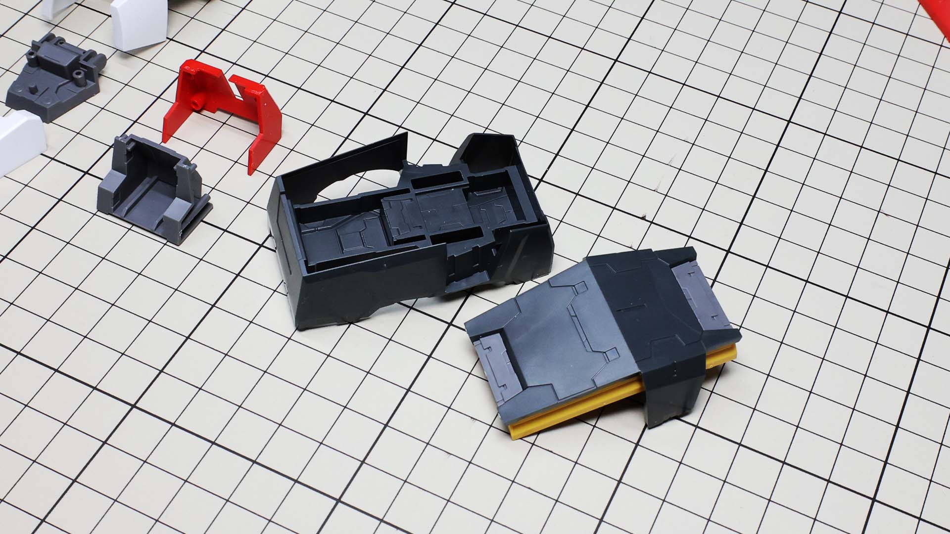 そうすると本体への取り付けがきつくなりますのでじんわりと押し込んでいけばOKです