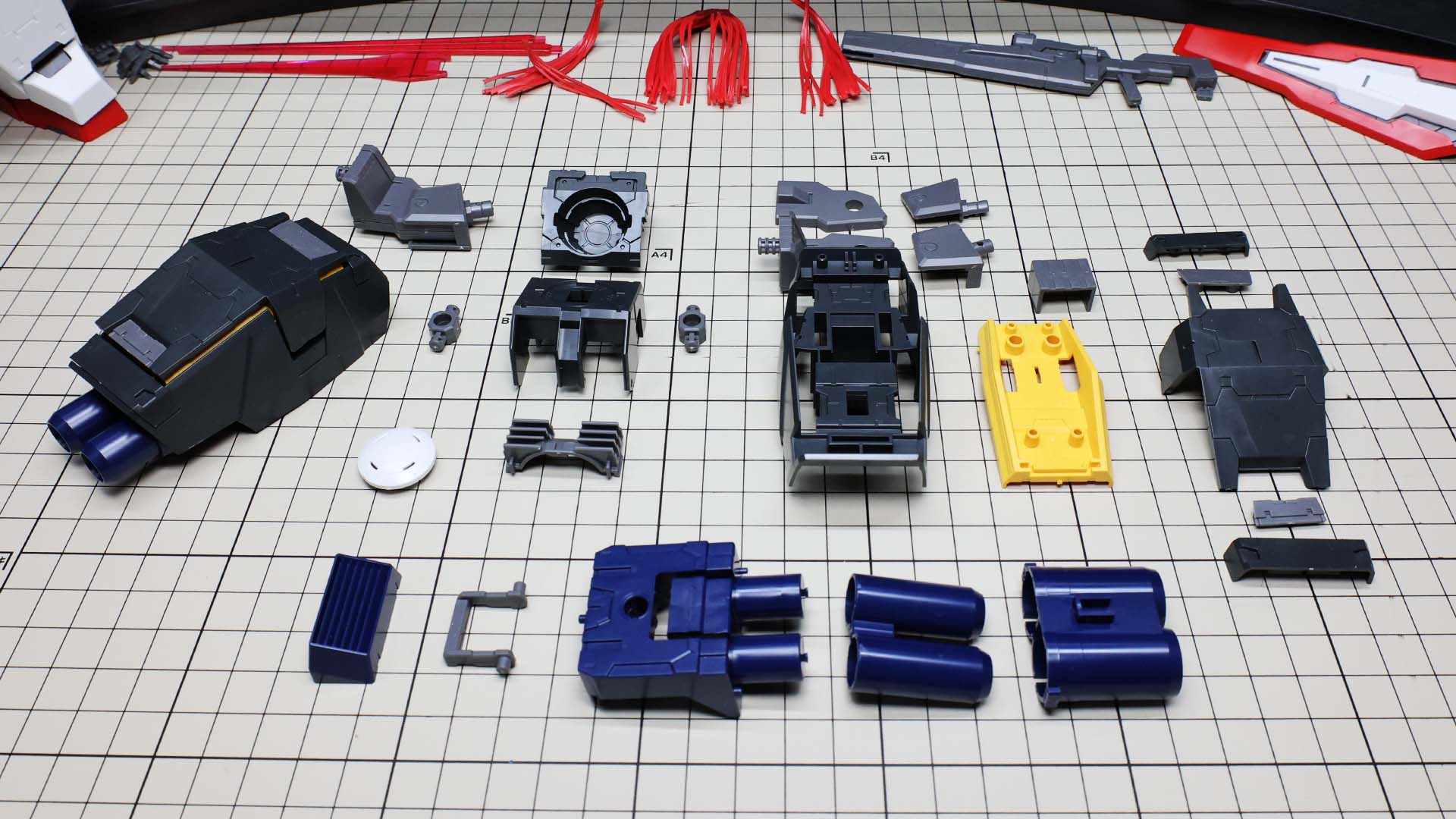 GNキャノンはすでに1基完成させています。ナドレが持つためのグリップがあります