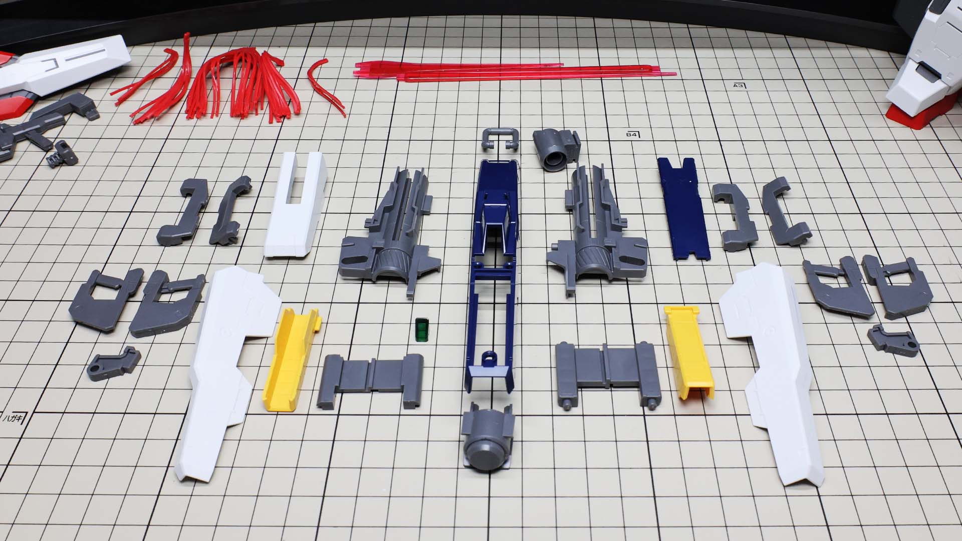 その機構からパーツ多めですが細かく色分けされているにもかかわらず構成は難しくない印象です