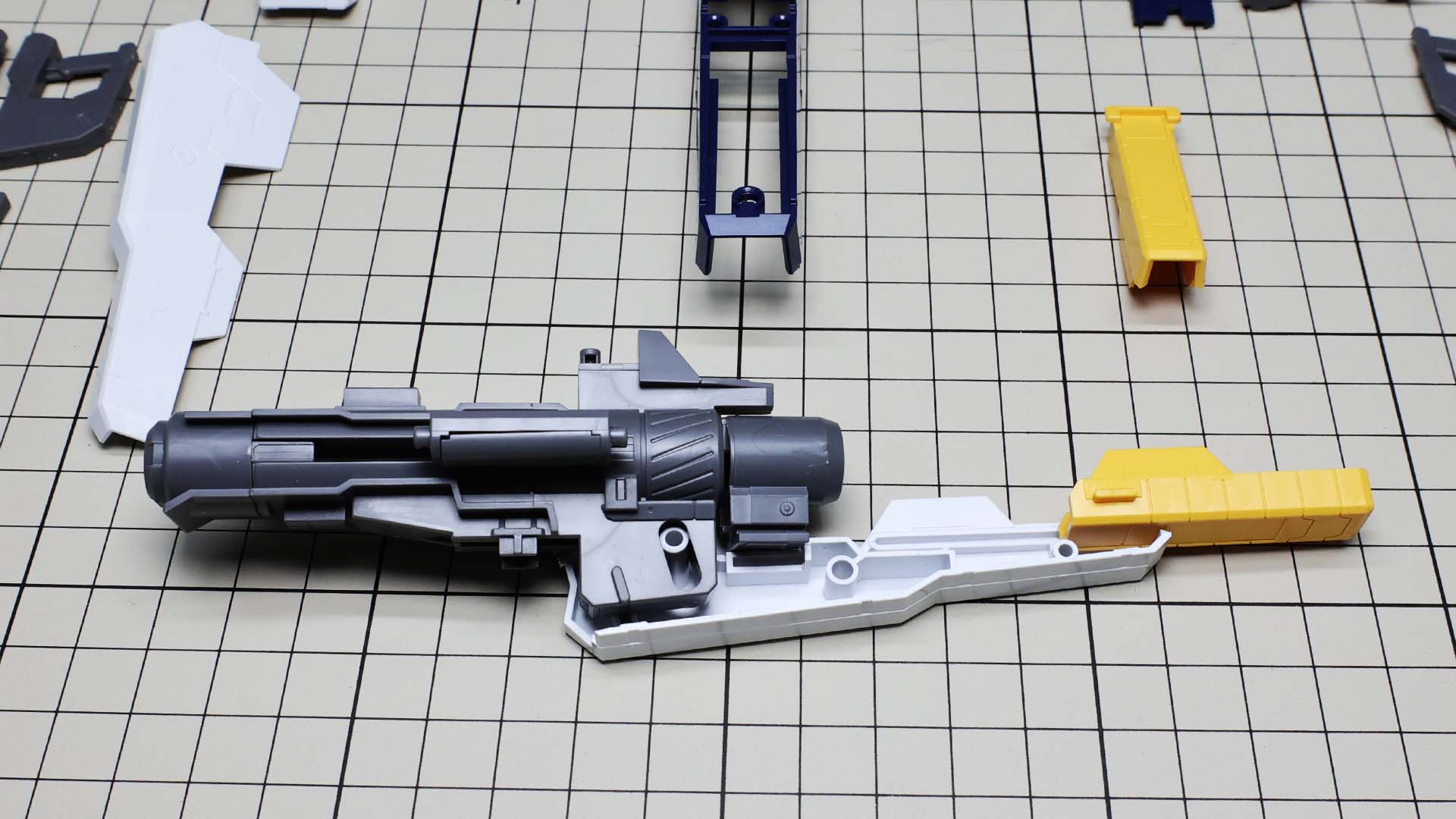 劇中ではこの中央にあるシリンダーが回転するので、その機構は欲しかった！