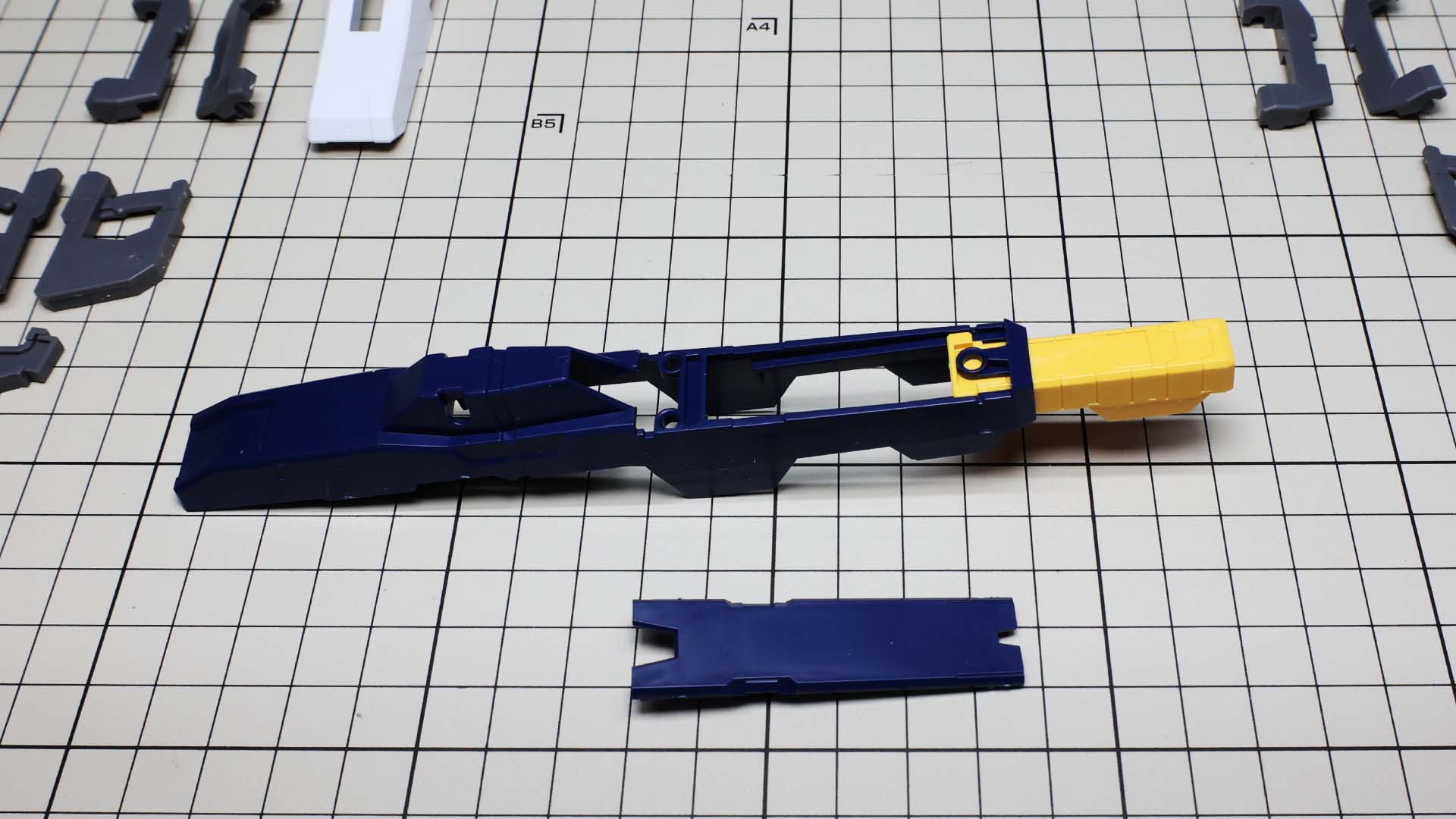 上部カバー内の黄色い歯もスライドする機構があります