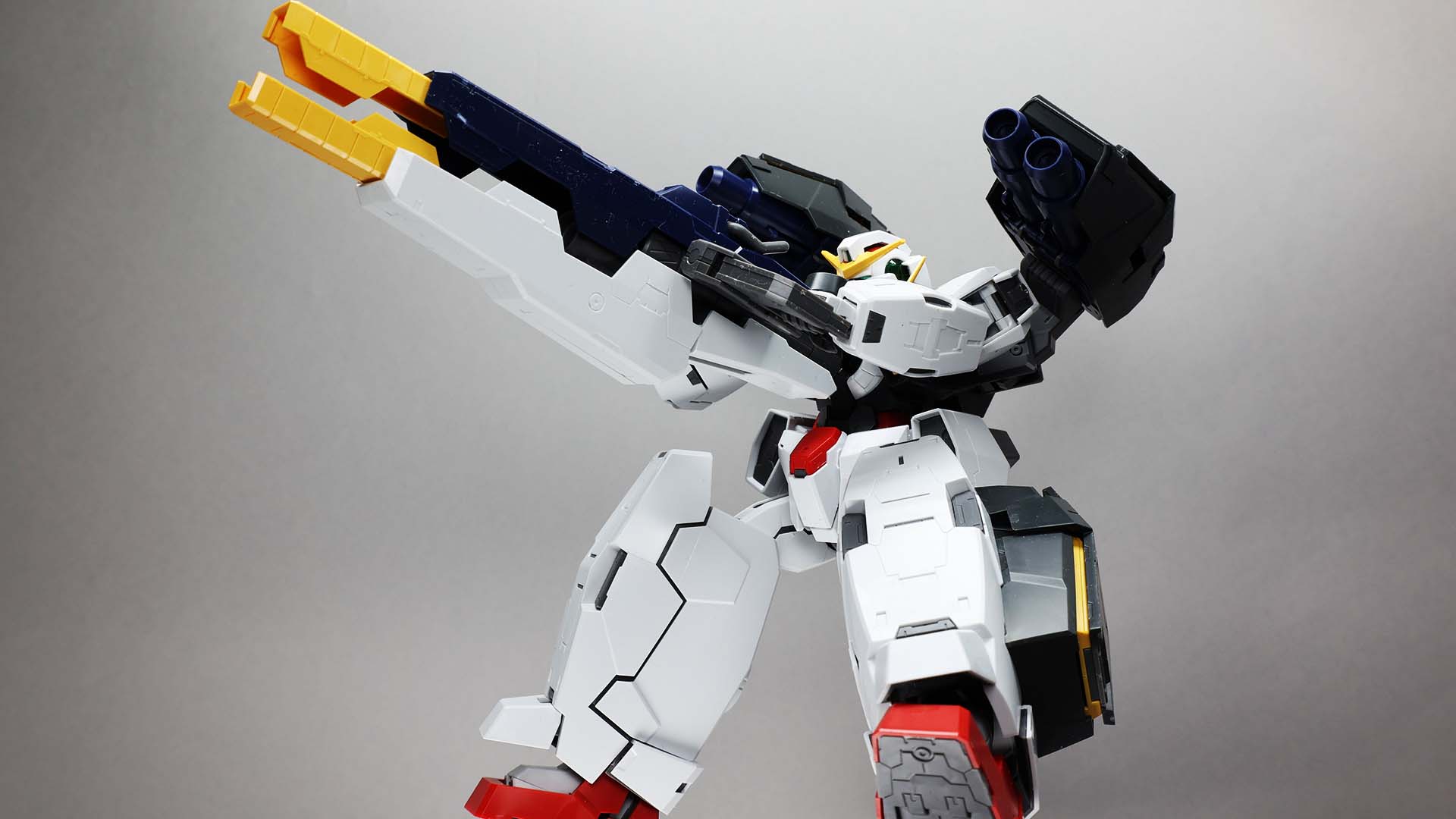 あおりで見ると劇中の射撃シーンそのままです