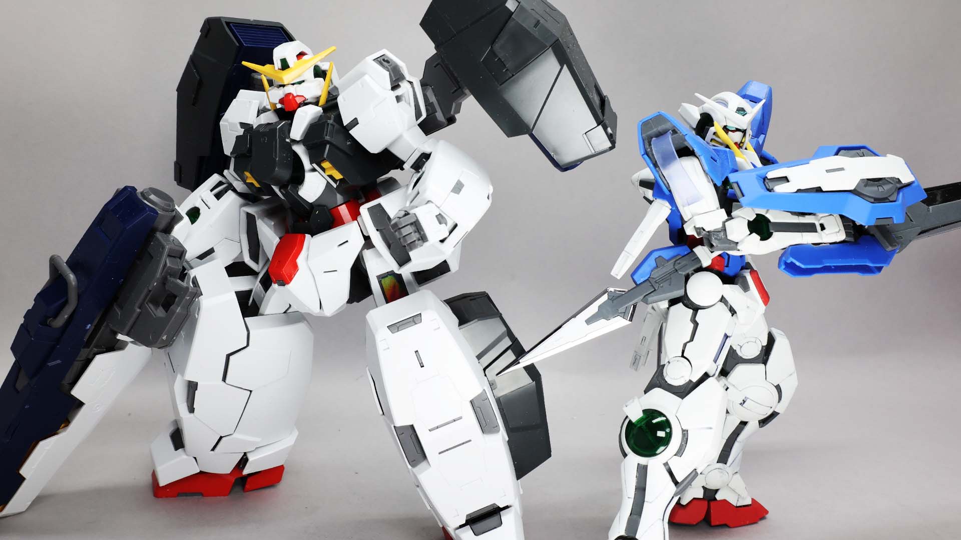 エクシアはスミ入れとツヤ消しトップコート処理されています