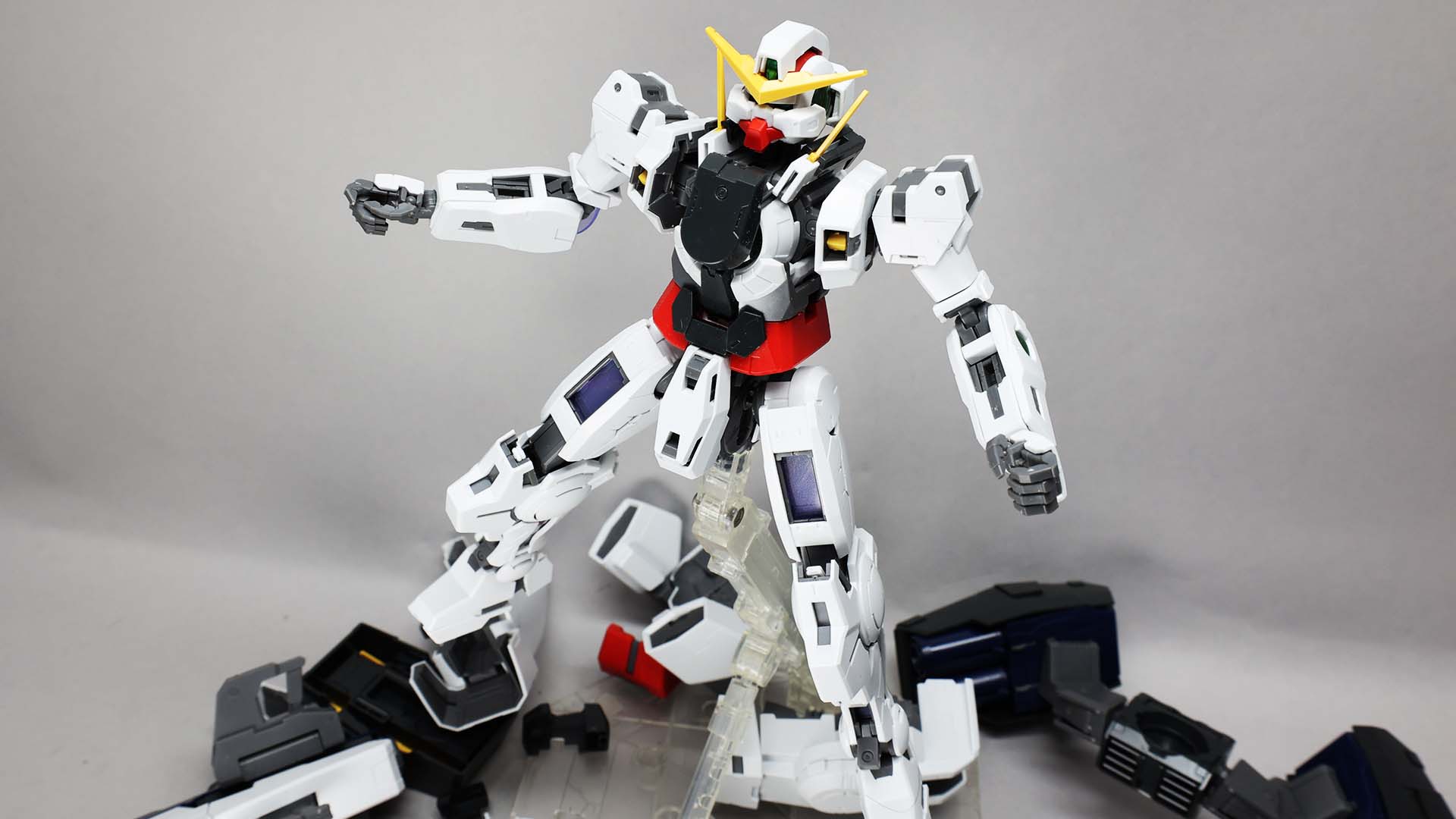 各装甲をつないでいたGNケーブルが露出