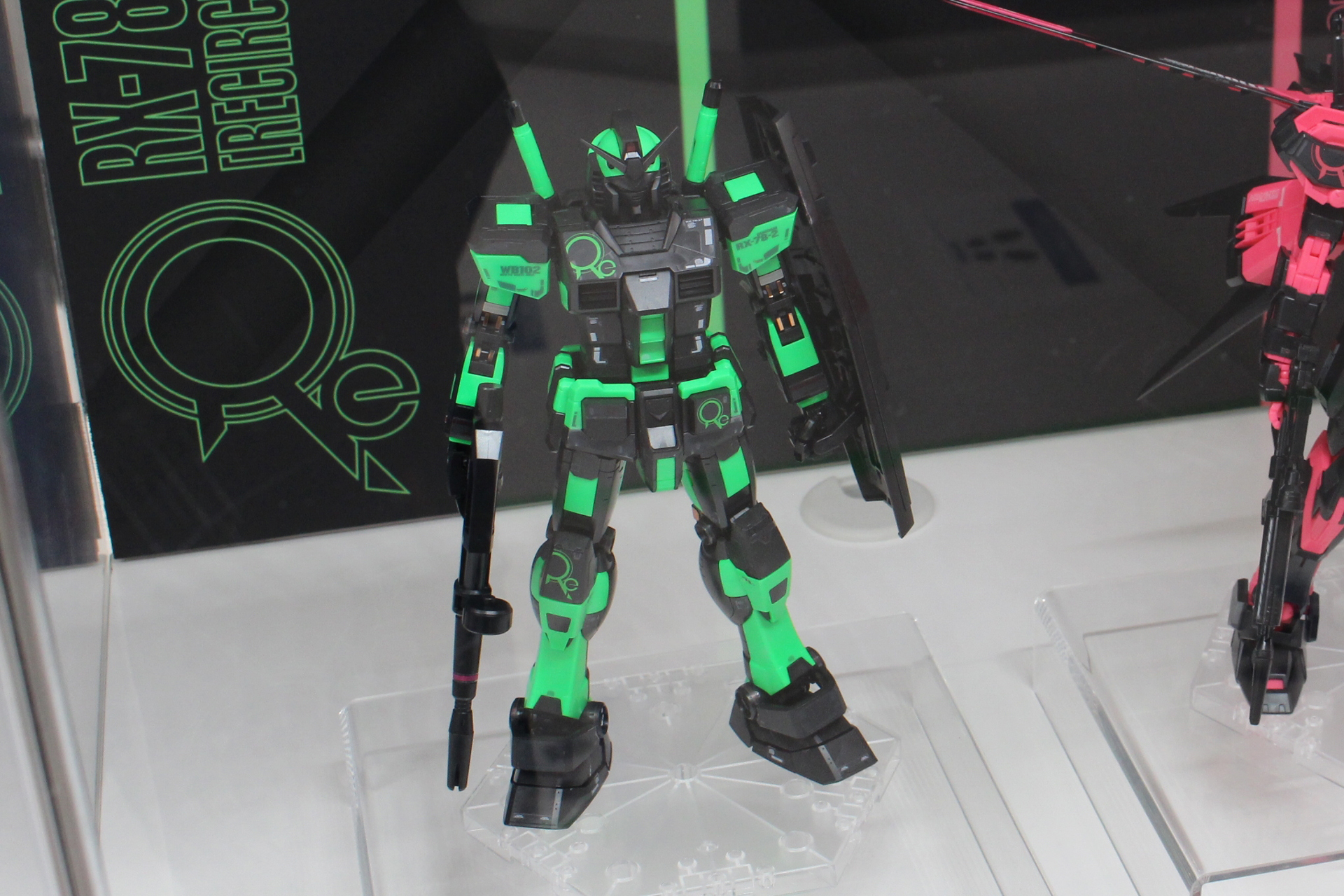 「MG 1/100 RX-78-2 ガンダム Ver.3.0 ［リサーキュレーションカラー/ネオングリーン］」。価格は5,280円（税込）