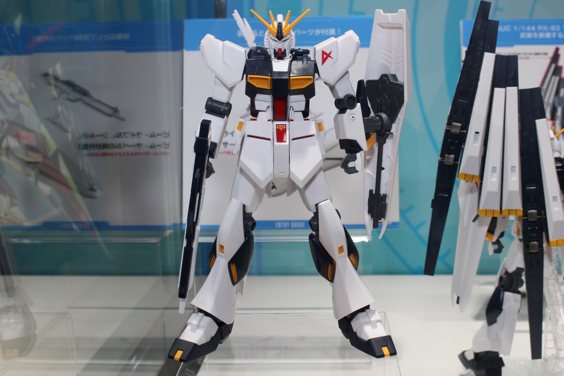 「ENTRY GRADE 1/144 νガンダム」。2022年4月発売。価格は1,100円（税込）