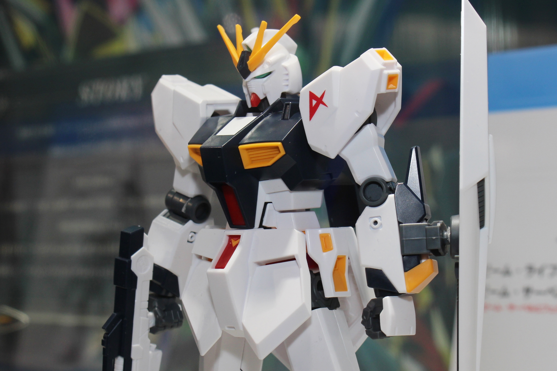 機体のアクセントとなっているイエローの武器はほぼ全てパーツによる色分けでカバーされている