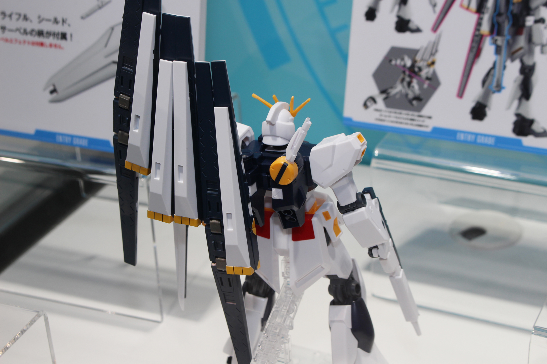 この後姿こそνガンダム。HGνガンダムの再生産にも期待したい