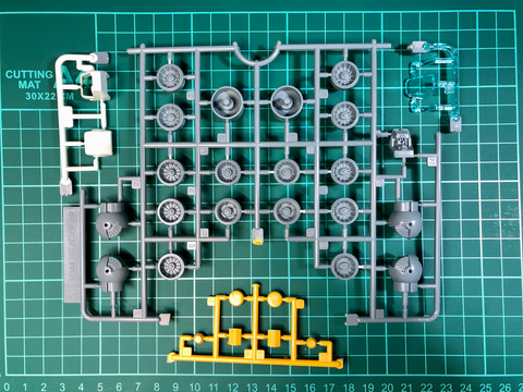 特別企画】ガンプラ「HGUC 1/144 ガンタンク」を缶スプレーでサンド