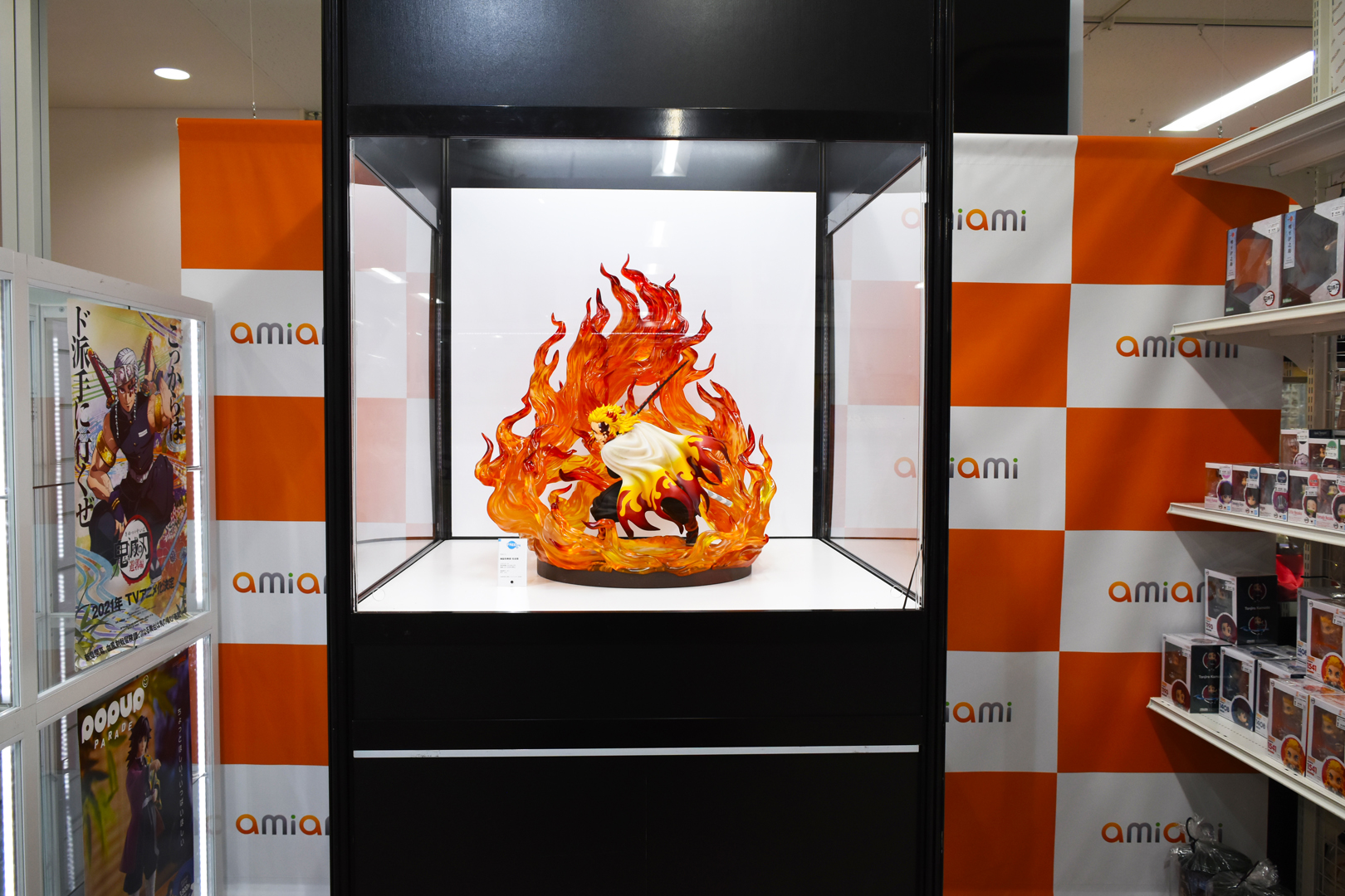 こんなにも物々しいフィギュアの展示がかつてあっただろうか