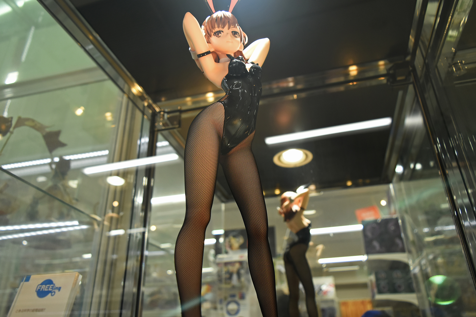 このフィギュア最大の魅力ともいえる美脚。網目越しに見える肌色に、熱いものが込み上げる