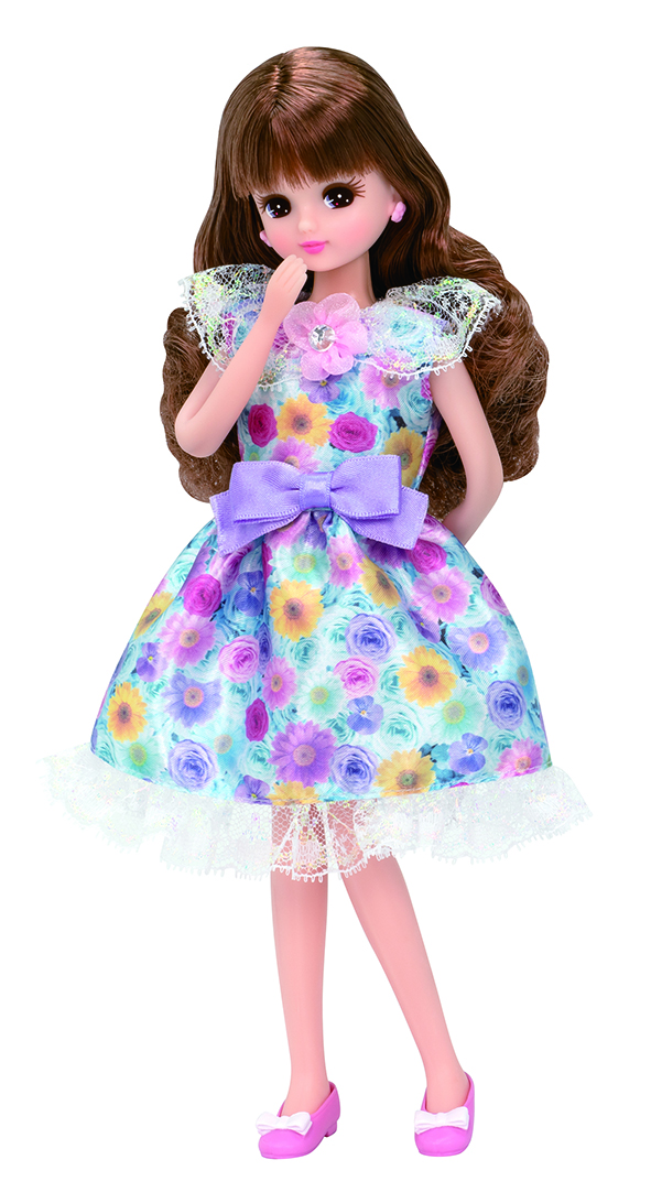 「リカちゃんLW-01ジョイフルフラワー」。価格は1,320円（税込）。花柄がとても華やかなドレスだ